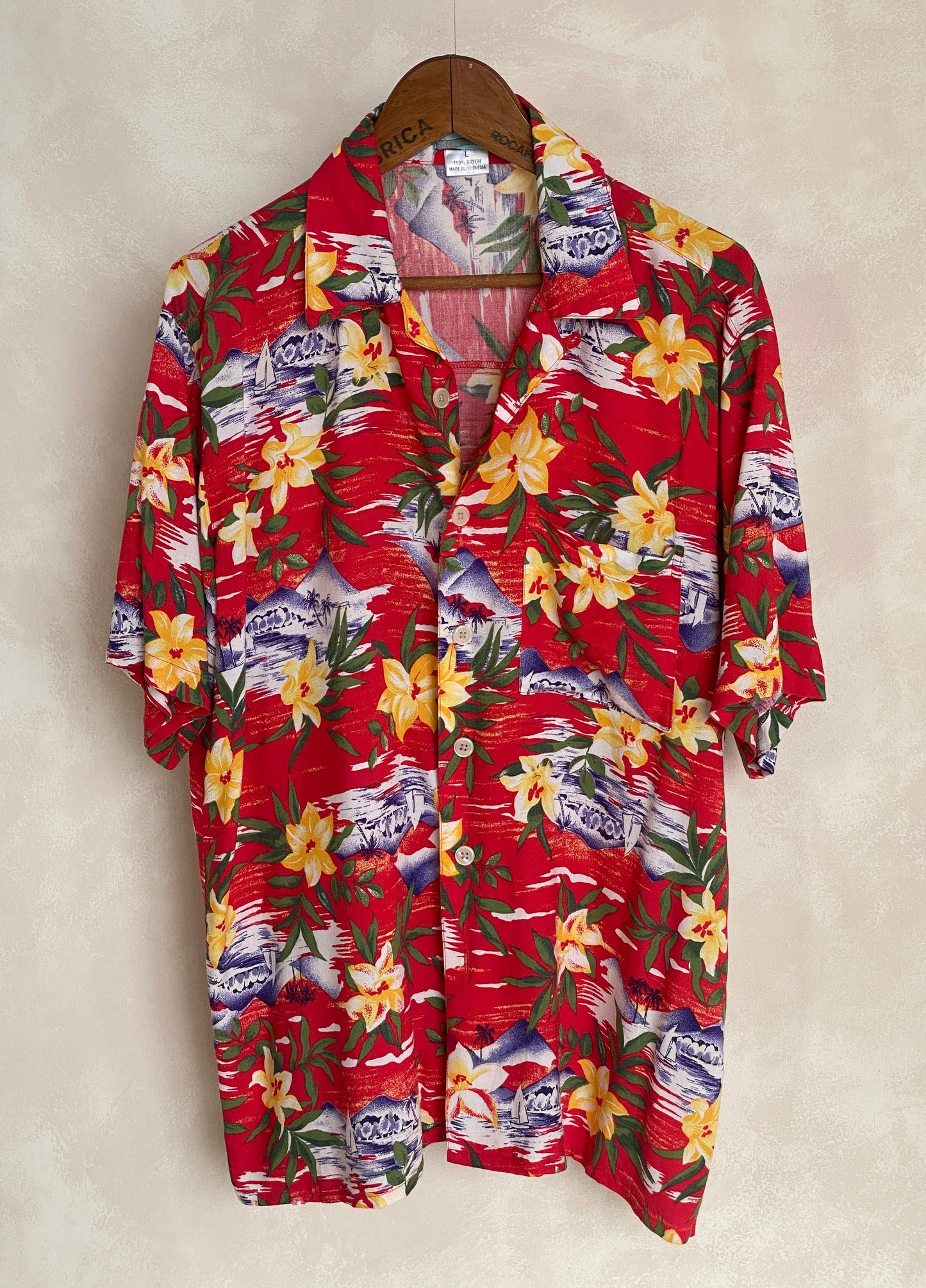 Size Large. Vintage 90s Hawaiian shirt