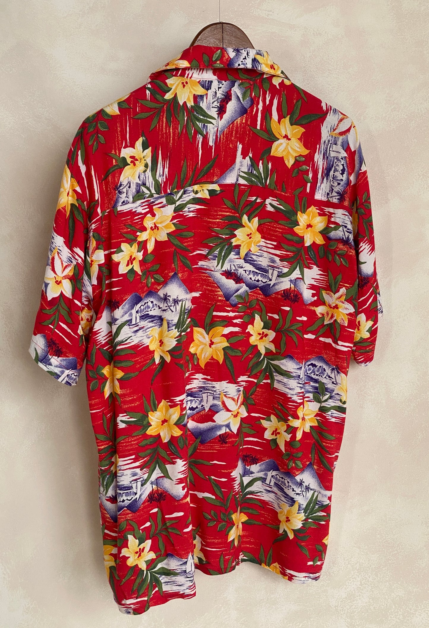 Size Large. Vintage 90s Hawaiian shirt