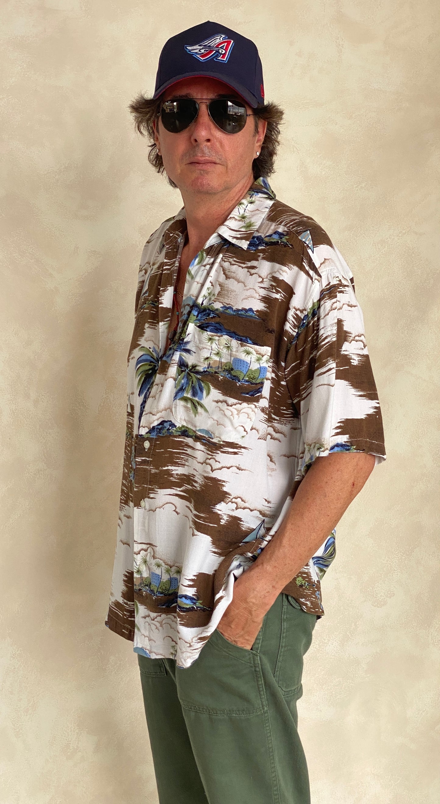 Size Large. Vintage 90s Hawaiian shirt