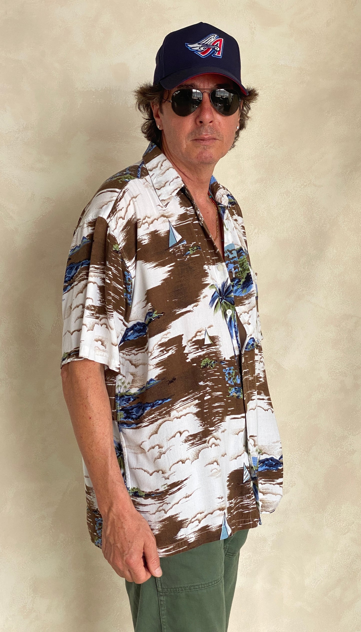 Size Large. Vintage 90s Hawaiian shirt