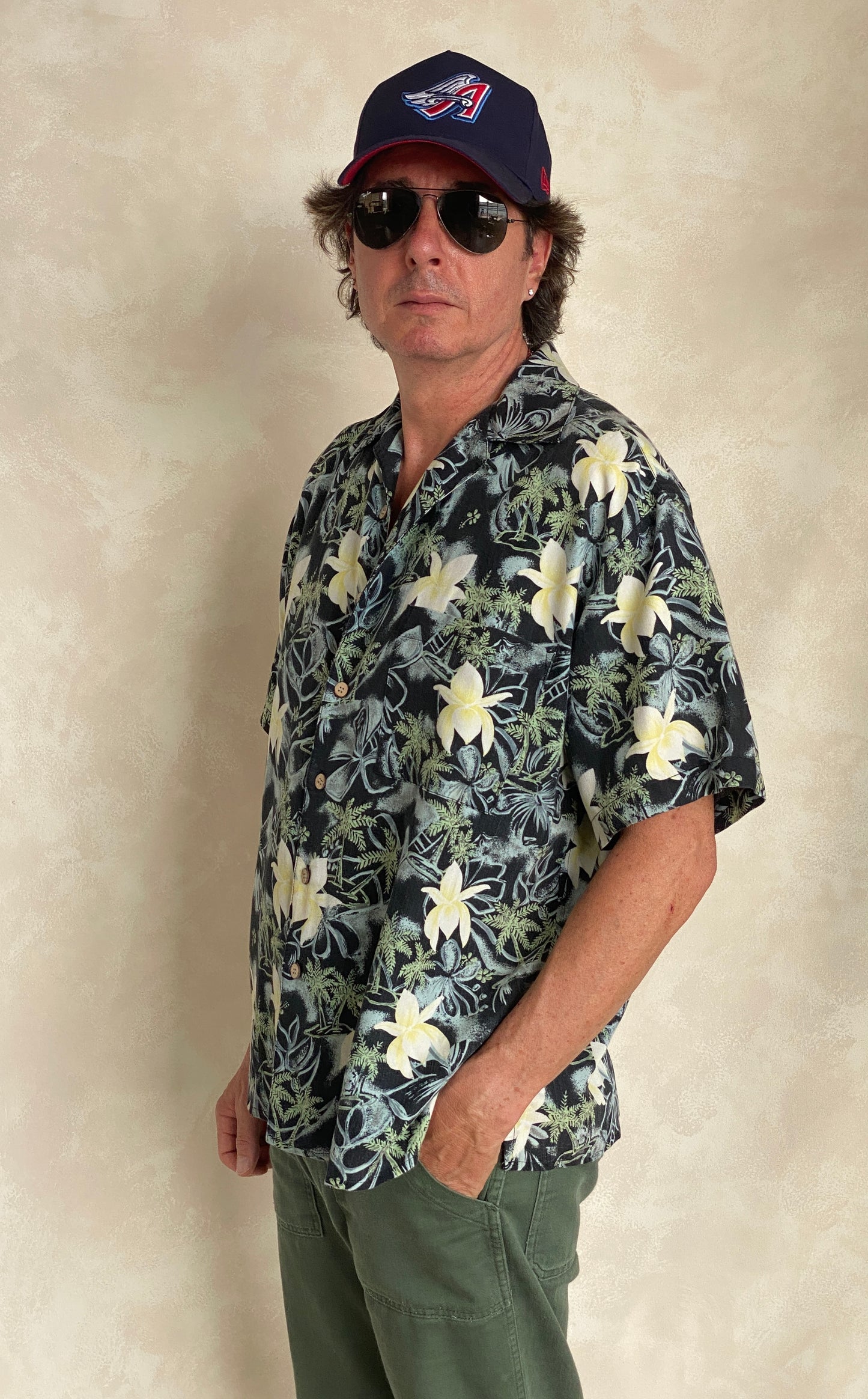 Size Large. Vintage 90s Hawaiian shirt