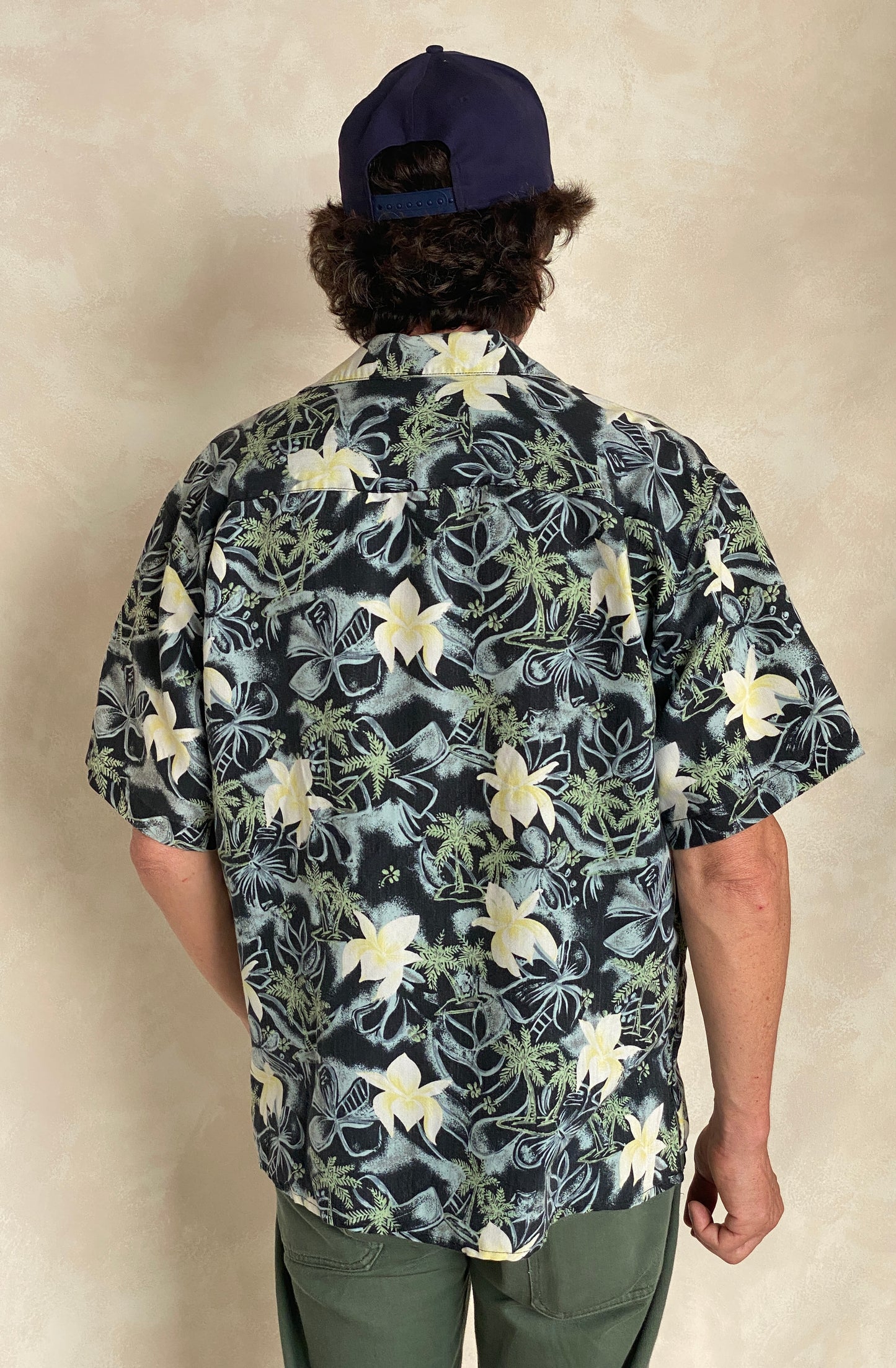 Size Large. Vintage 90s Hawaiian shirt