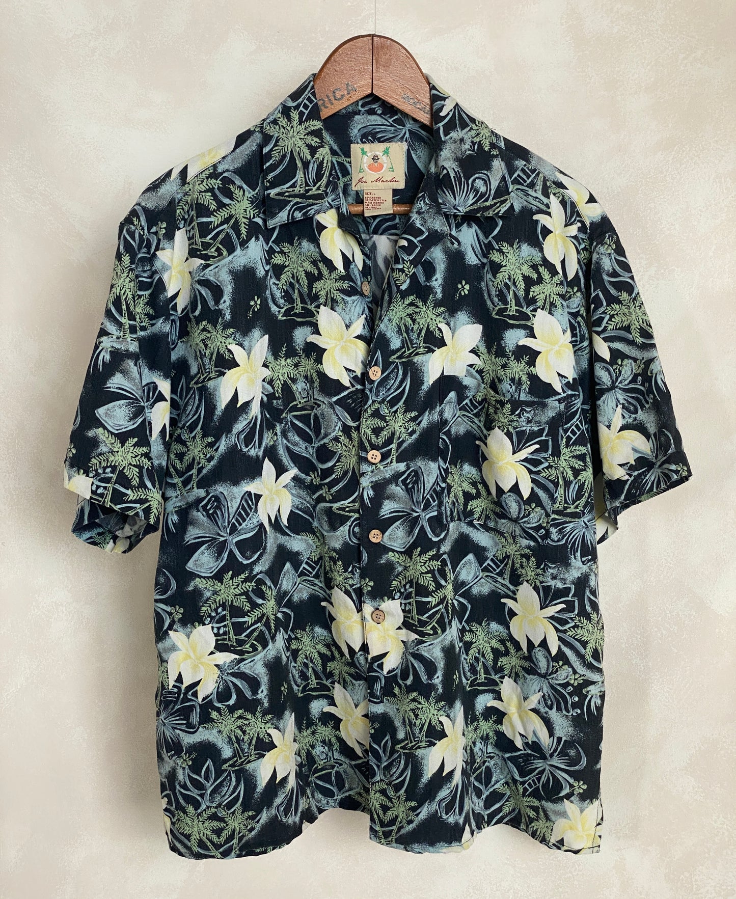 Size Large. Vintage 90s Hawaiian shirt