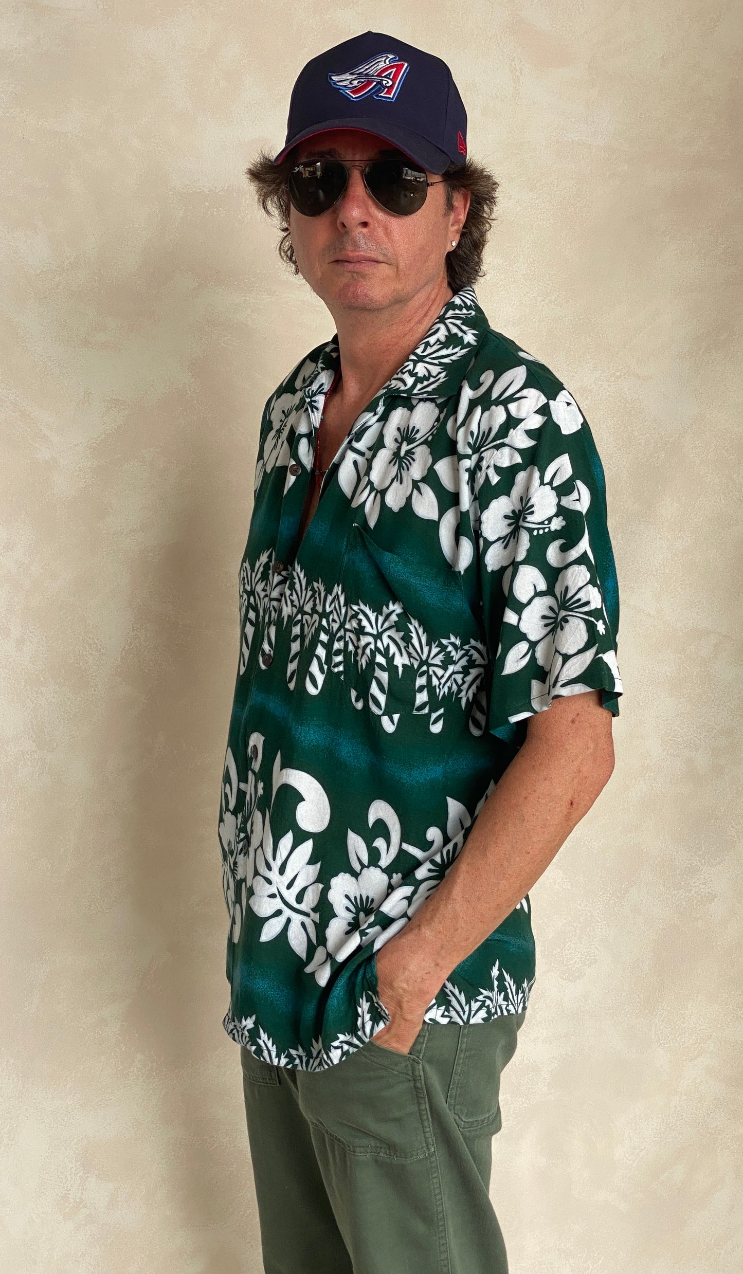 Size Large. Vintage 90s Hawaiian shirt