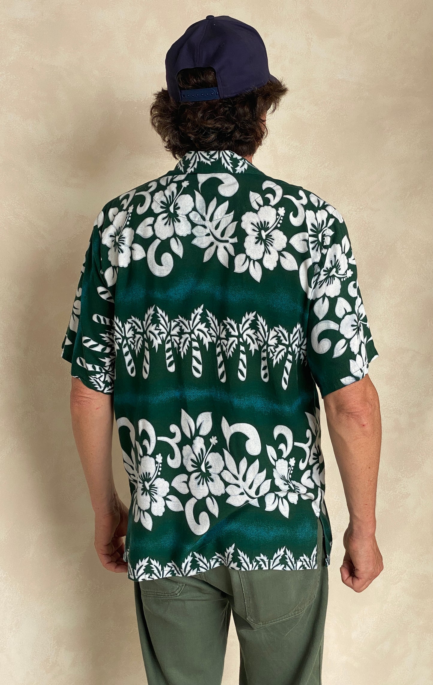 Size Large. Vintage 90s Hawaiian shirt