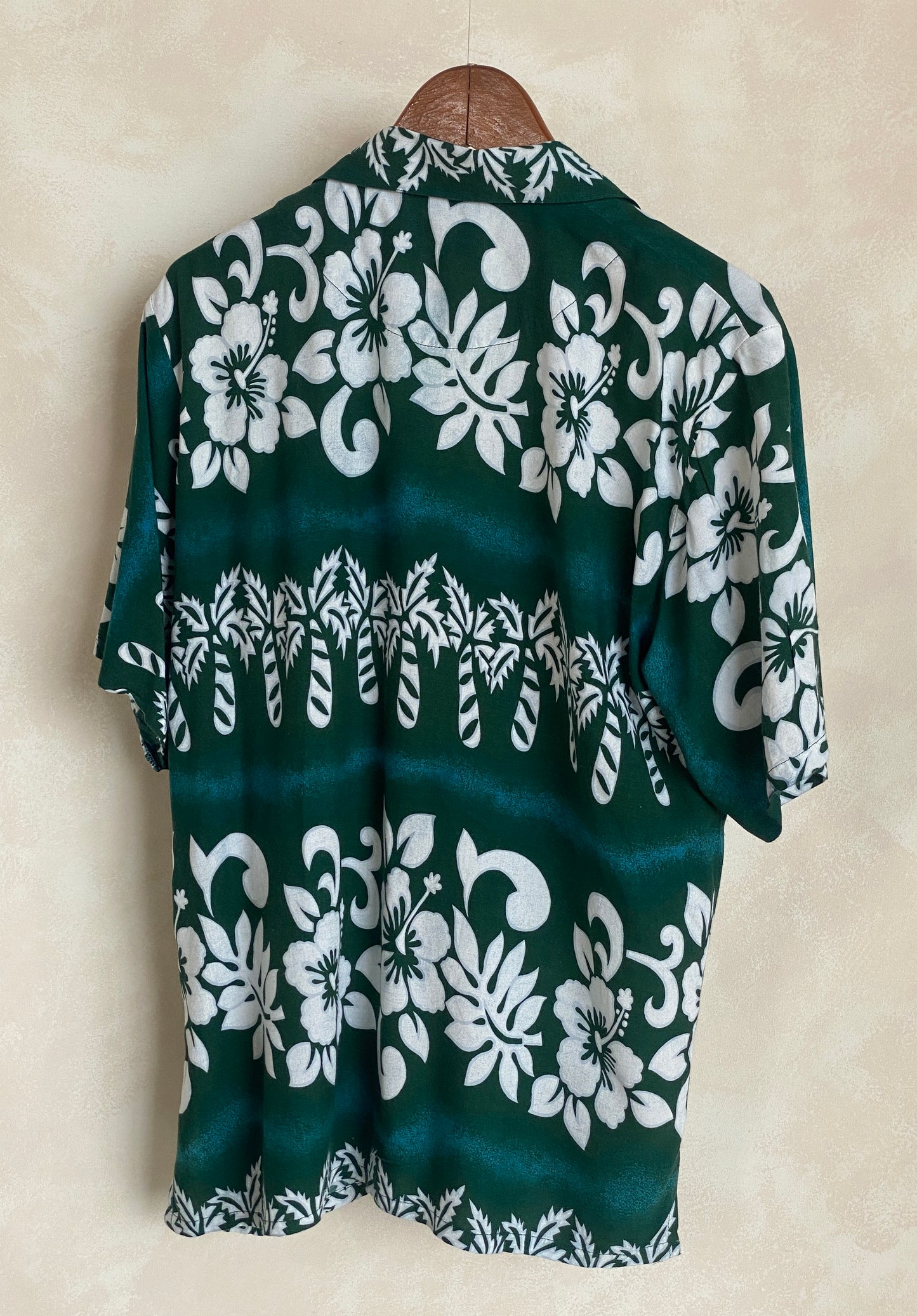 Size Large. Vintage 90s Hawaiian shirt