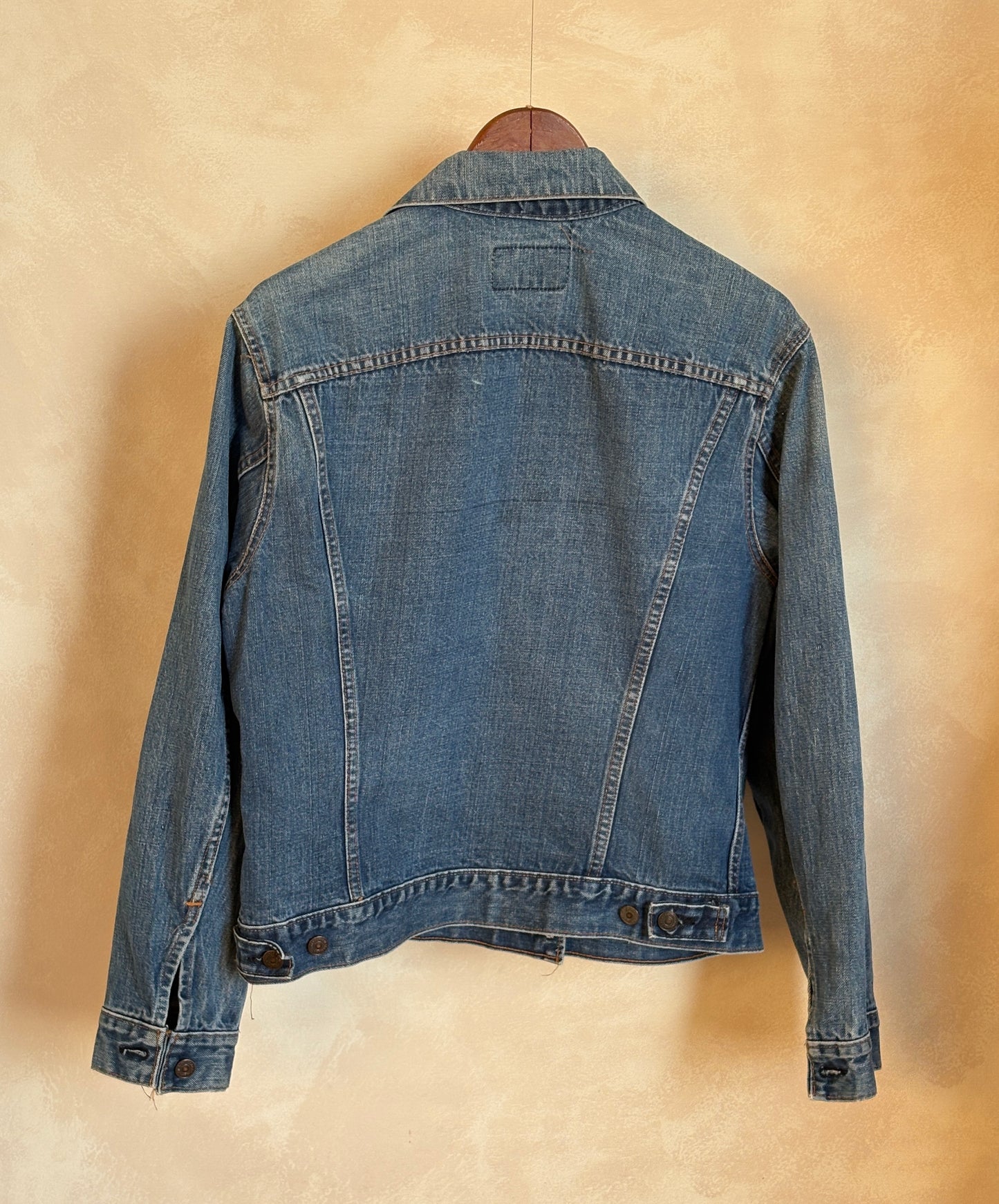 Size 42-44US / 52-54EU . Vintage 70s Levi’s Denim Jacket – 2 Pockets – Made in USA