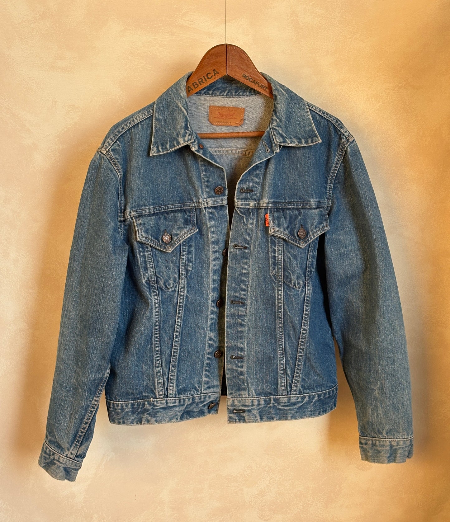 Size 42US / 52EU . Vintage 70s Levi’s Denim Jacket – 2 Pockets – Made in USA