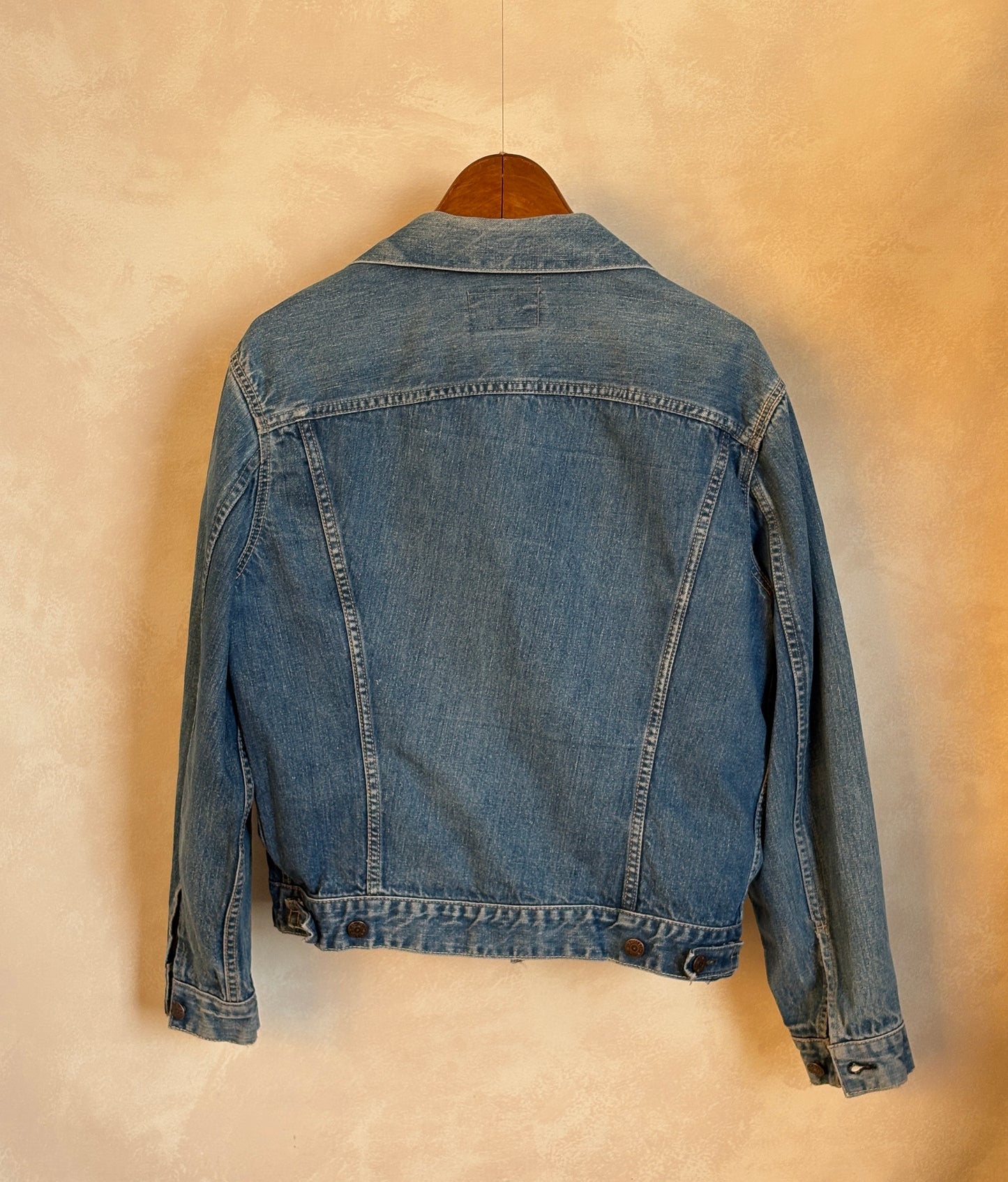 Size 42US / 52EU . Vintage 70s Levi’s Denim Jacket – 2 Pockets – Made in USA