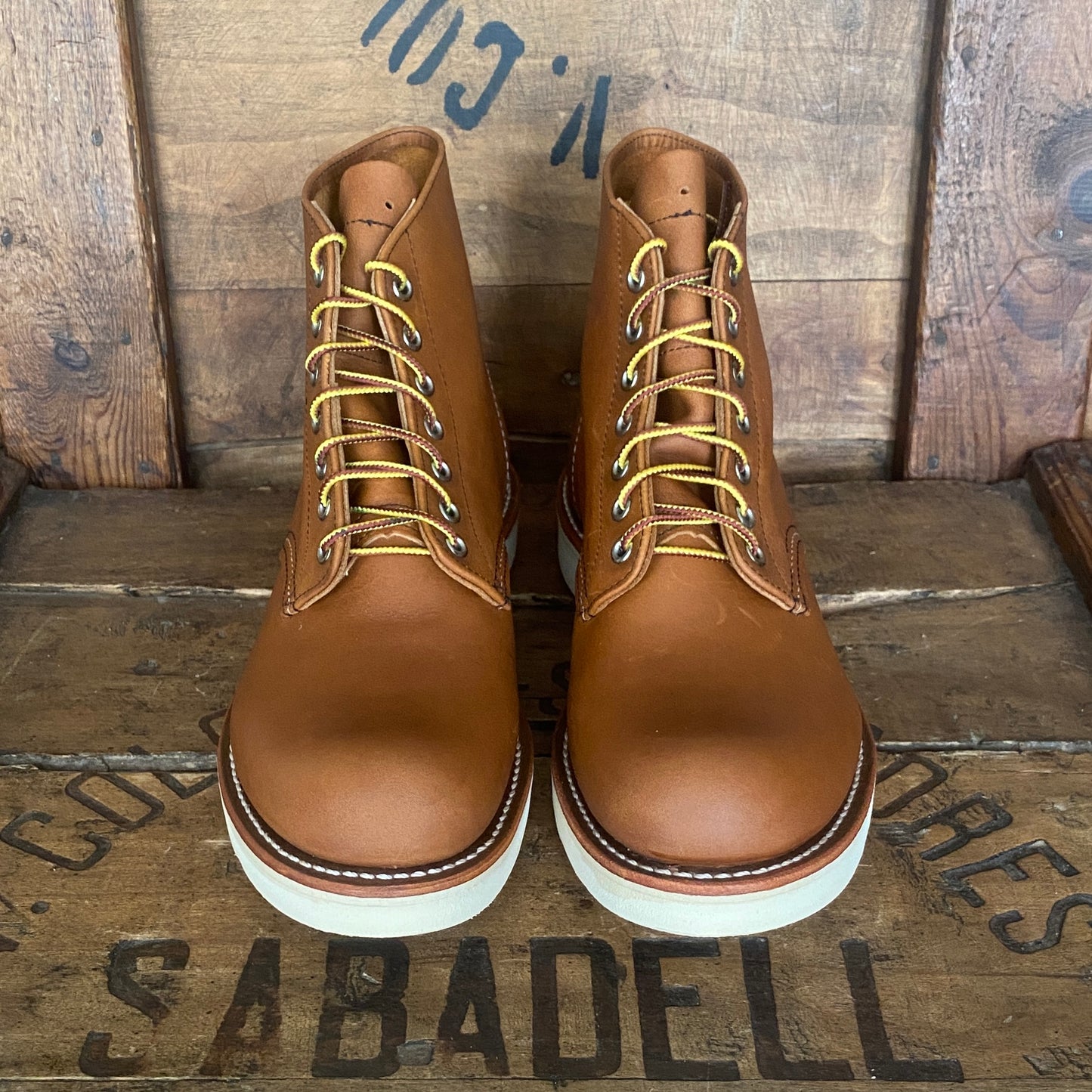 Size 8 D (41 EU ) Red Wing Heritage Classic Round Toe 9107 ( Second )
