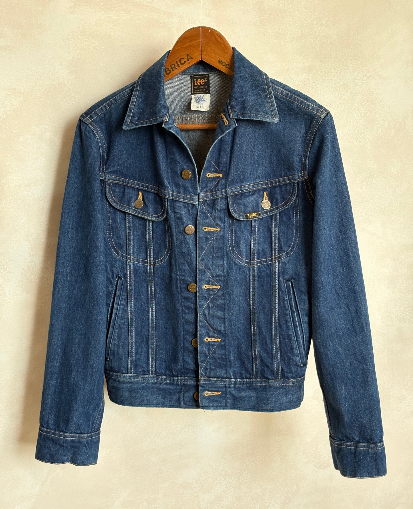Size 34US / 44EU . Vintage 80s Lee Denim Jacket – 4 Pockets – Made in USA
