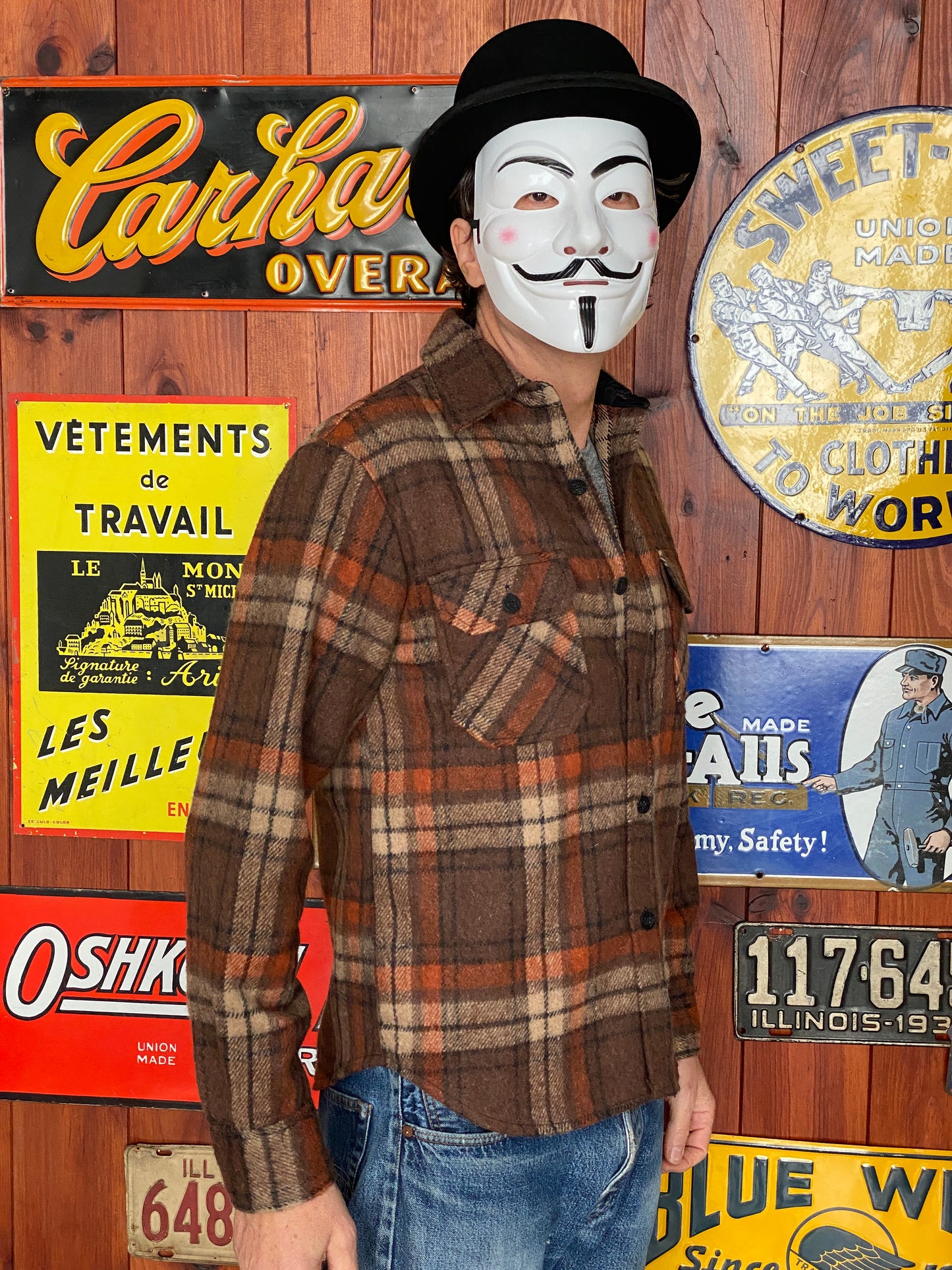 Size Small. 80s heavy plaid shirt