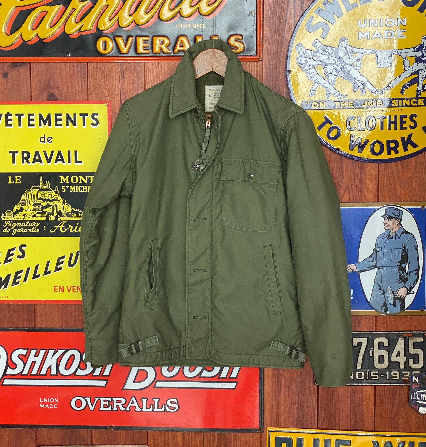 Small. Authentic Vintage 1979 A2 US Navy deck jacket. USN