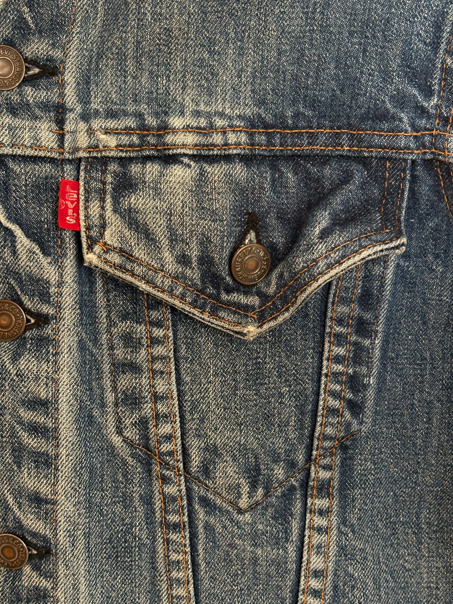 Size 36-38US / 46-48EU .Vintage 70s Levi’s Denim Jacket – 2 Pockets – Made in USA
