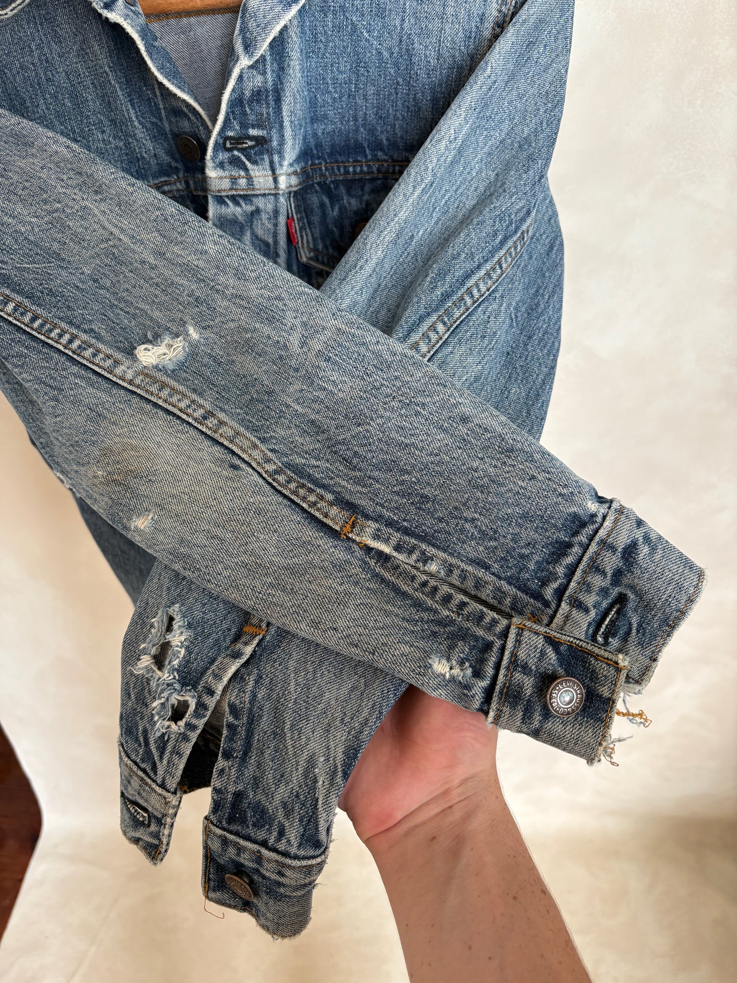 Size 36US / 46EU .Vintage 70s Levi’s Denim Jacket – 2 Pockets – Made in USA