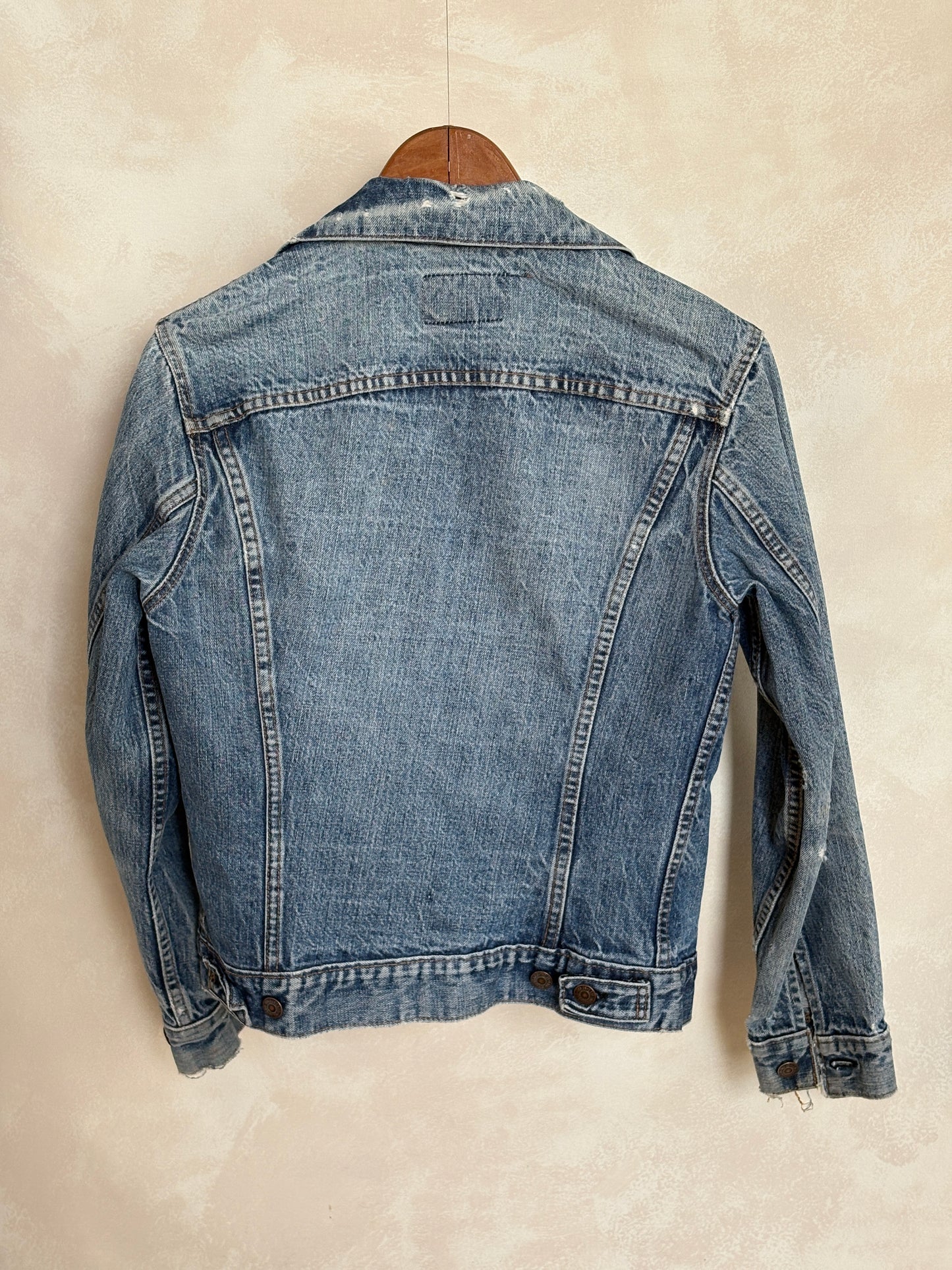 Size 36US / 46EU .Vintage 70s Levi’s Denim Jacket – 2 Pockets – Made in USA