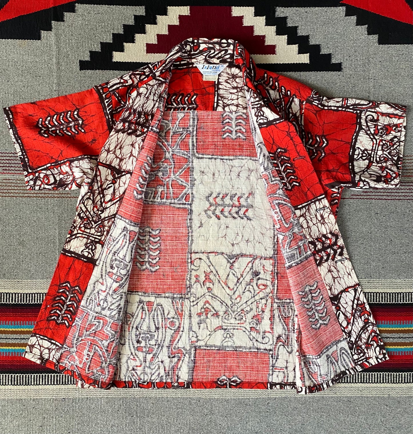 Vintage 70s Hawaiian cotton shirt made by Island Creations. Size Medium