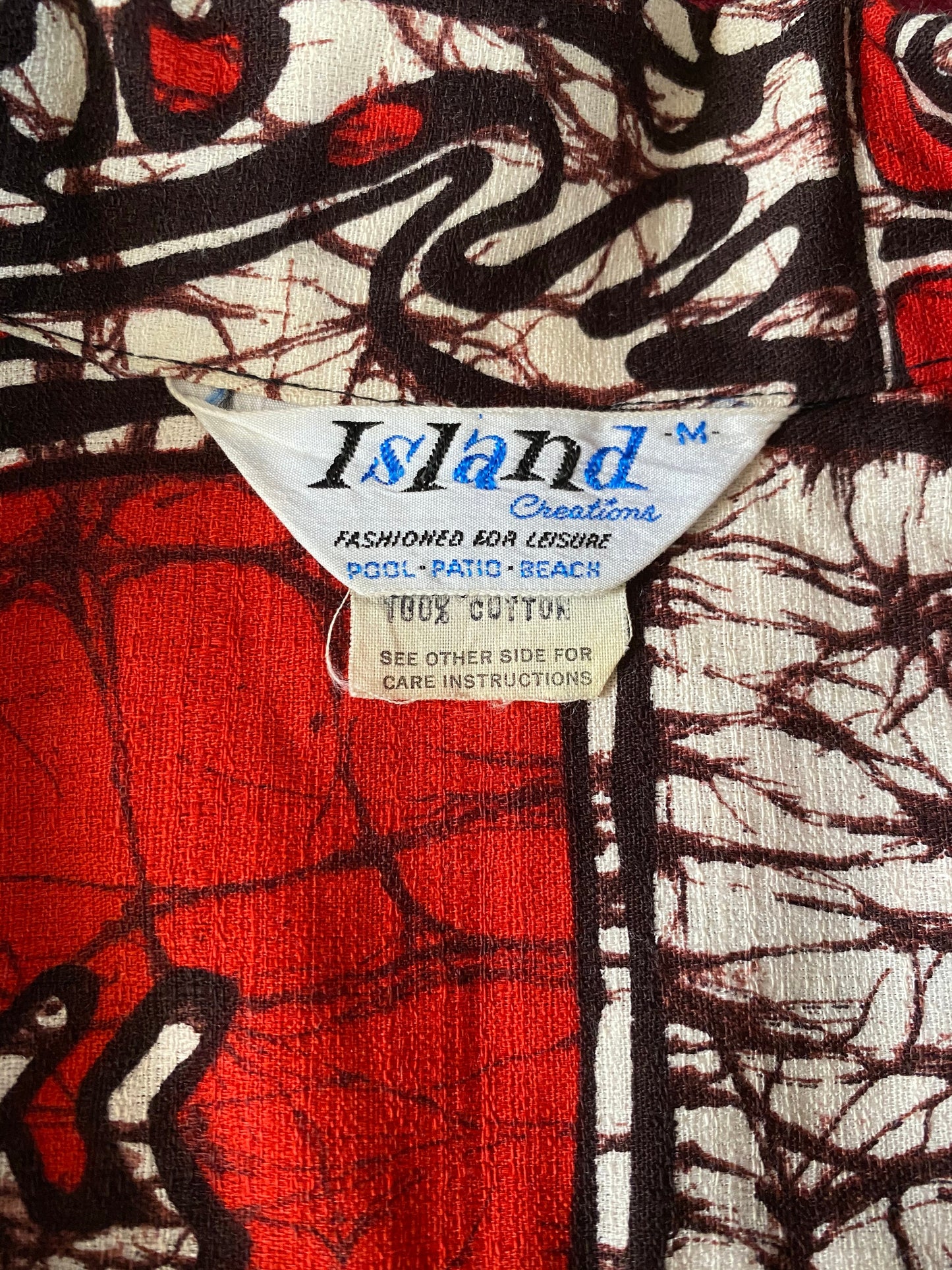 Vintage 70s Hawaiian cotton shirt made by Island Creations. Size Medium