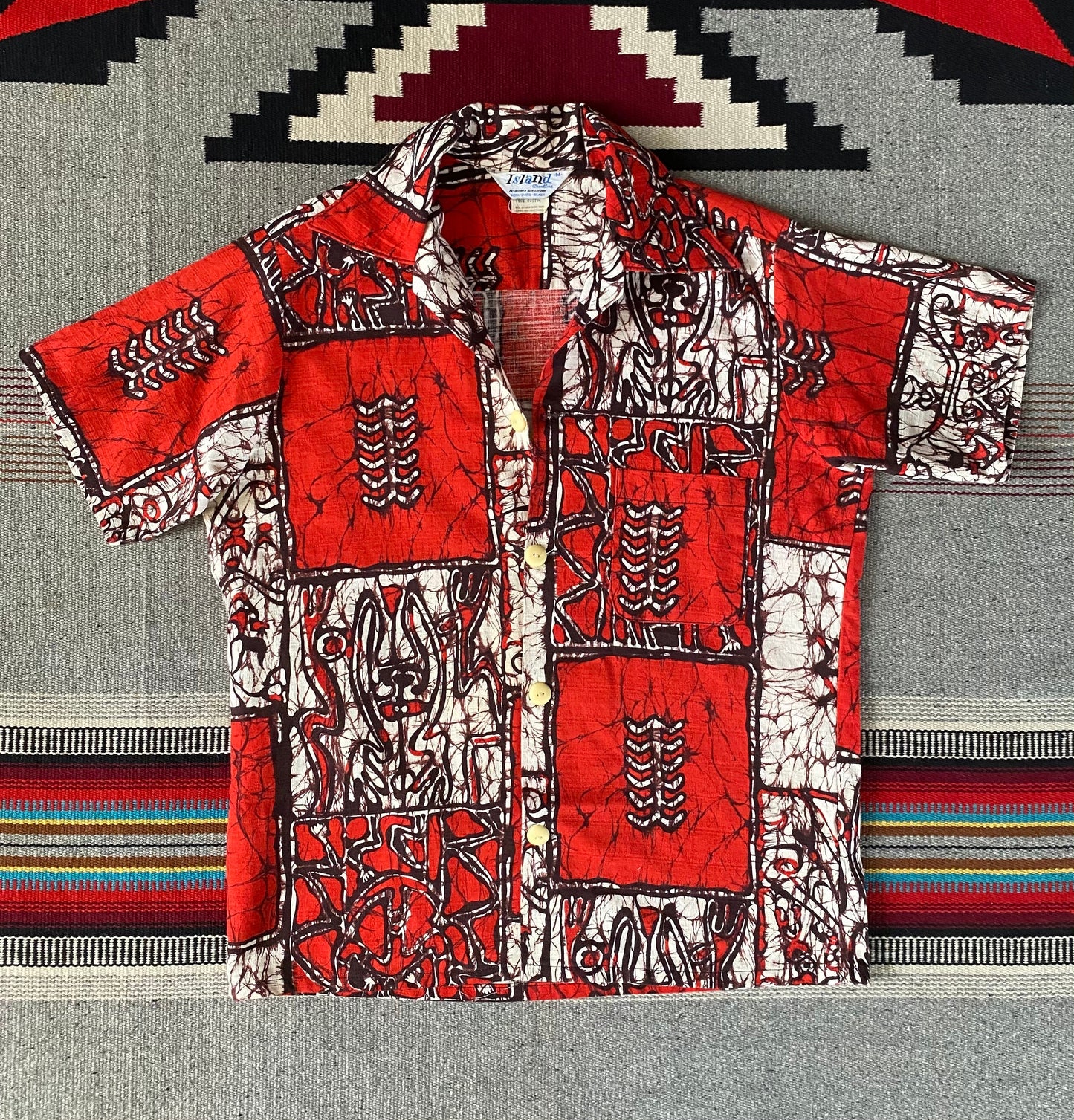 Vintage 70s Hawaiian cotton shirt made by Island Creations. Size Medium