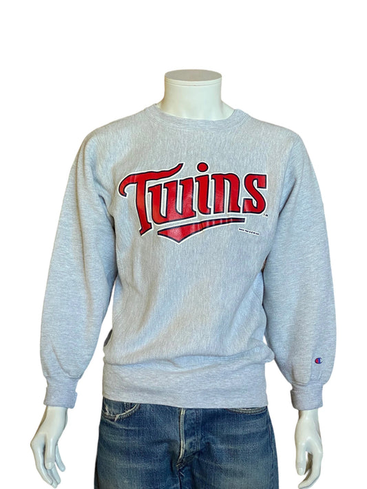 Size M. 90s Twins Vintage Reverse Weave Champion sweatshirt Made In USA