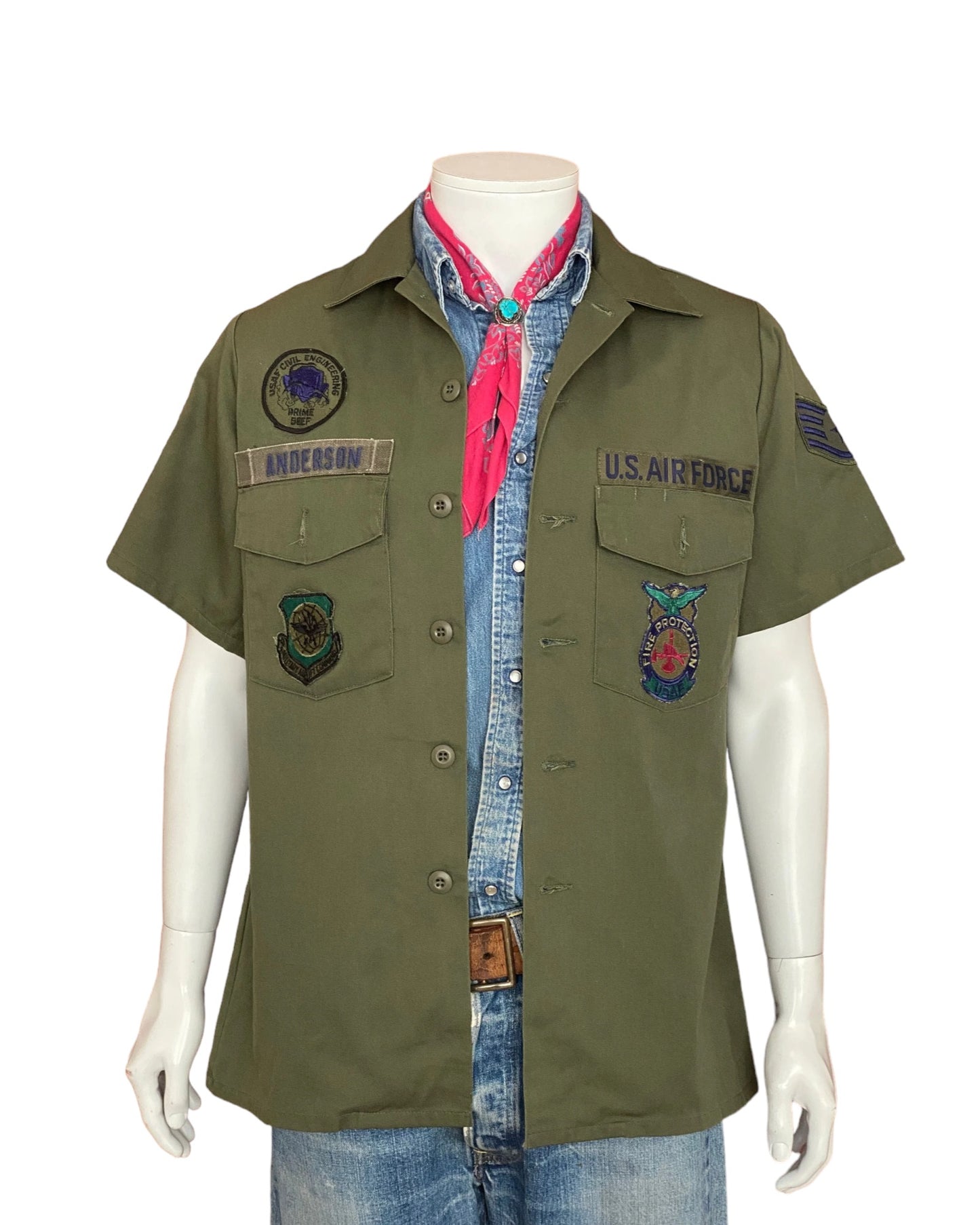Original vintage military 80s utility shirt OG 507 poly/cotton blend, size M - Authentic military style with durability and classic appeal.