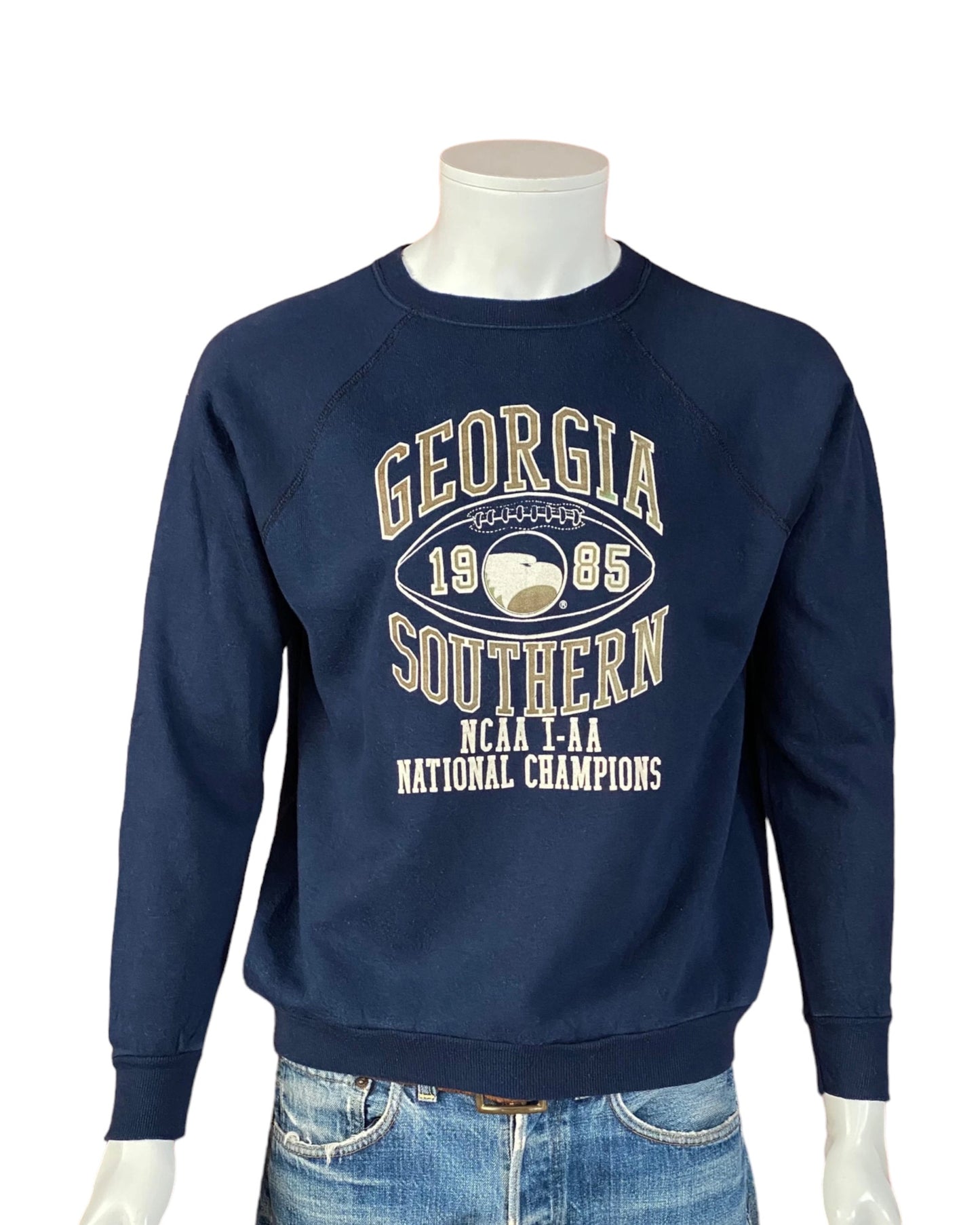 Size Med. Made In USA Vintage 80s sweatshirt Made by Velva Sheen.