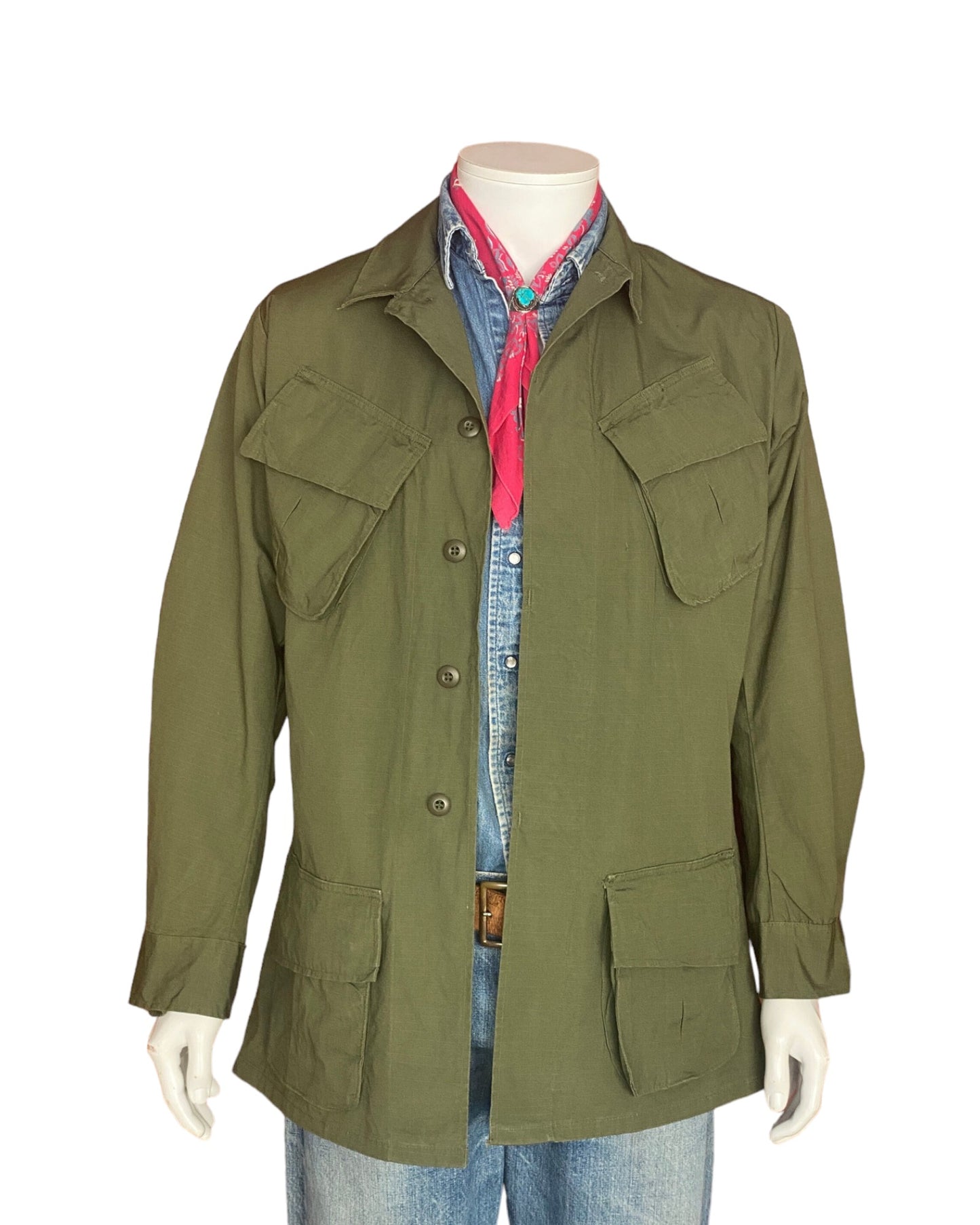Small Long. Authentic 1970 US Army Vintage Vietnam era tropical jungle jacket.