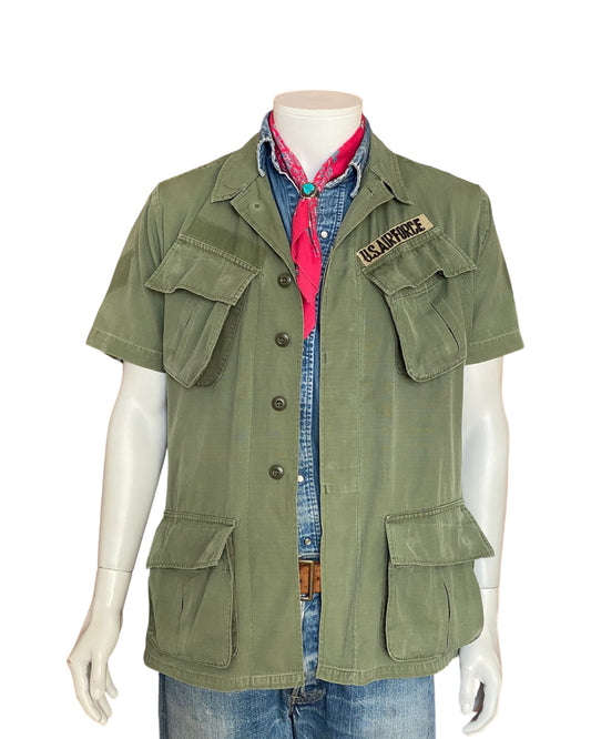 Small Reg. Authentic 1969 US Army Vintage Vietnam  jungle jacket.