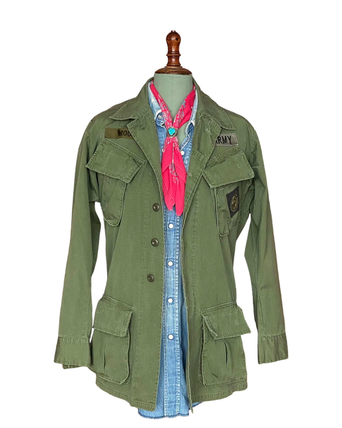 X Small. Authentic 1970 US Army Vintage tropical Vietnam jungle jacket.