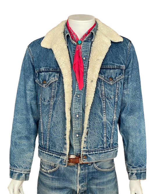 Size 42 USA.  2 pockets 70s Vintage LEVIS sherpa fleece Jacket Made in USA.