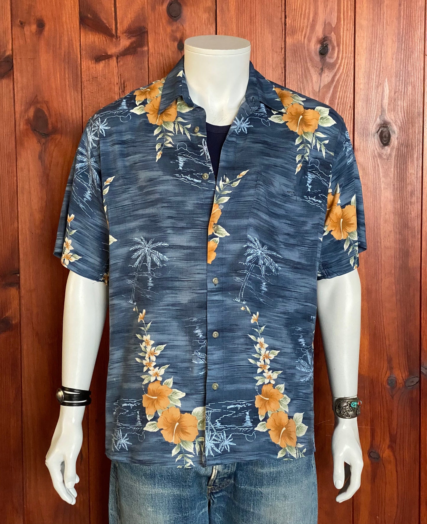 Size Small. Vintage 90s Hawaiian rayon shirt made by Van Heusen