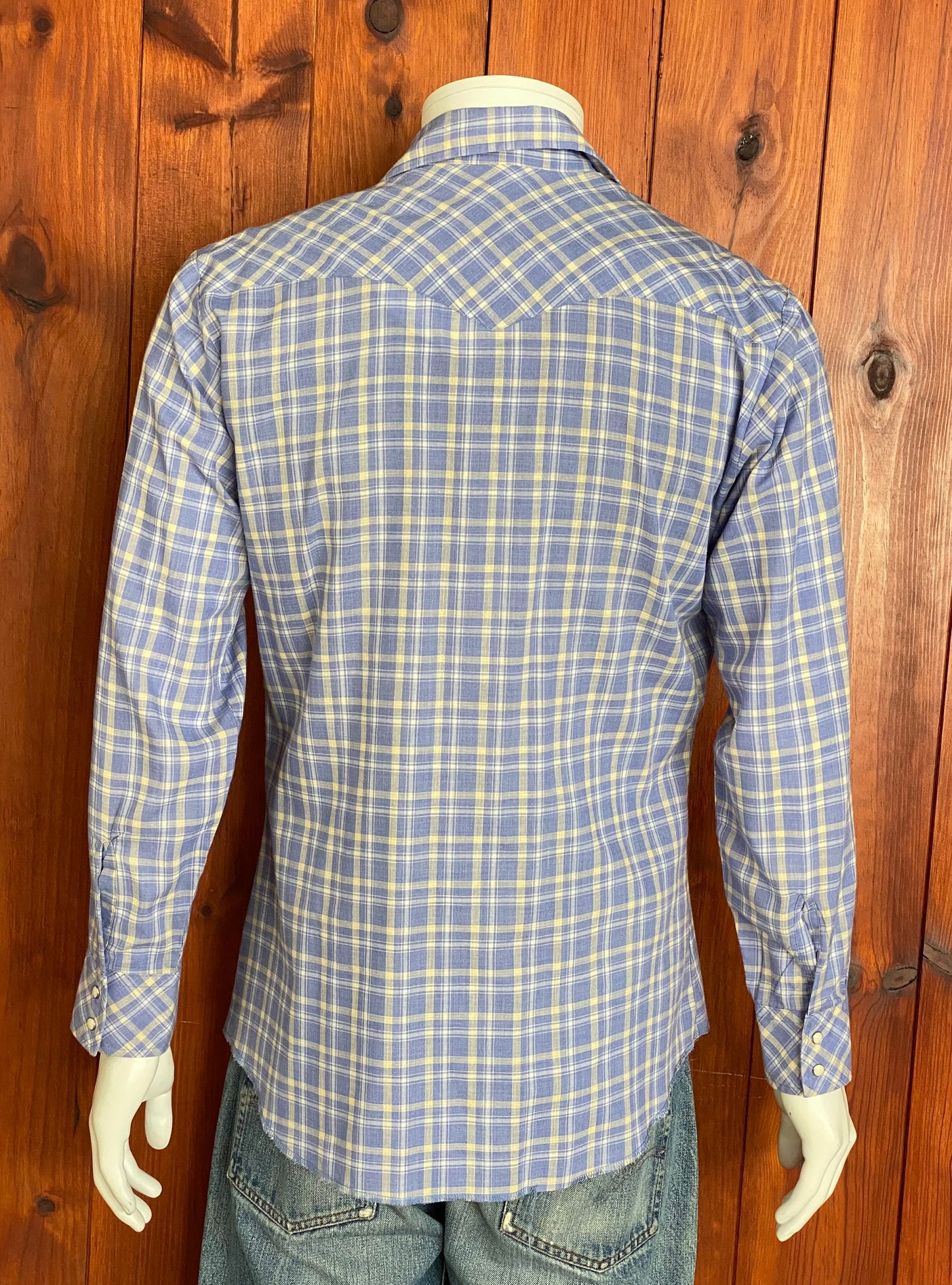 Size Medium. Vintage Wrangler 80s plaid western shirt.