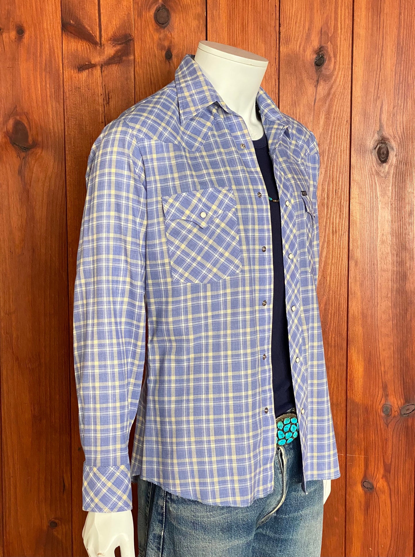 Size Medium. Vintage Wrangler 80s plaid western shirt.