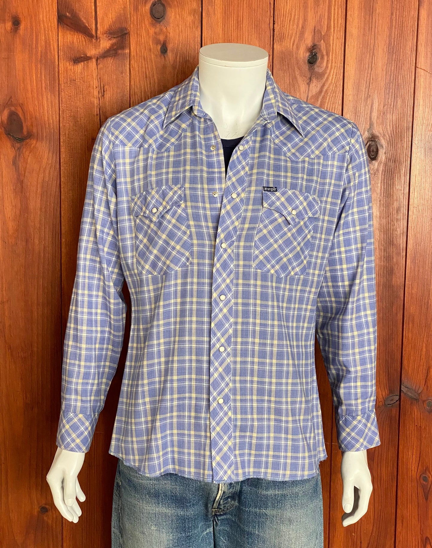 Size Medium. Vintage Wrangler 80s plaid western shirt.