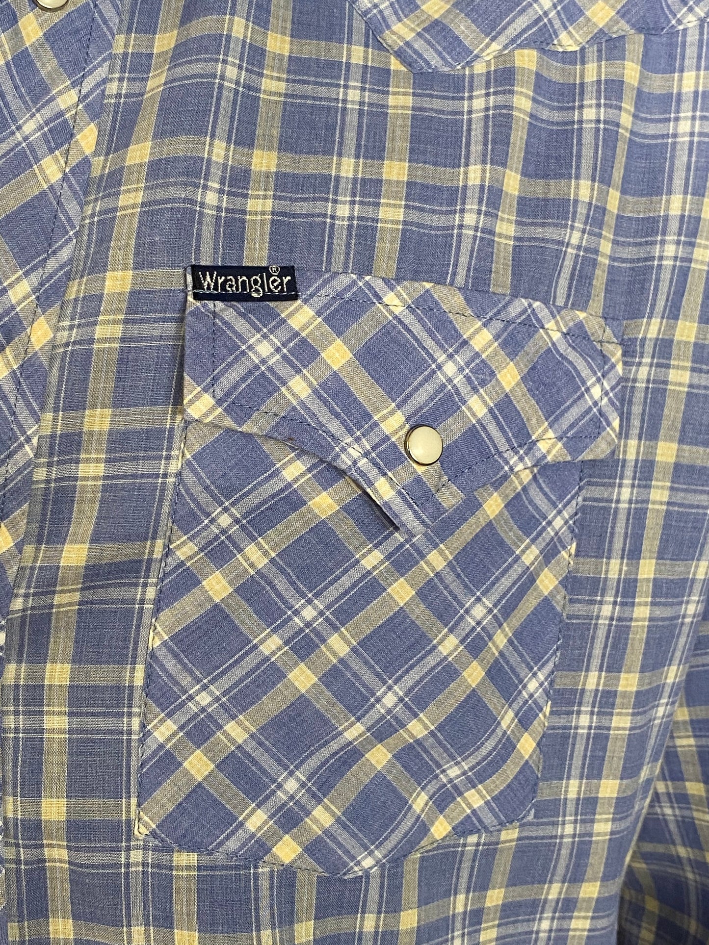 Size Medium. Vintage Wrangler 80s plaid western shirt.