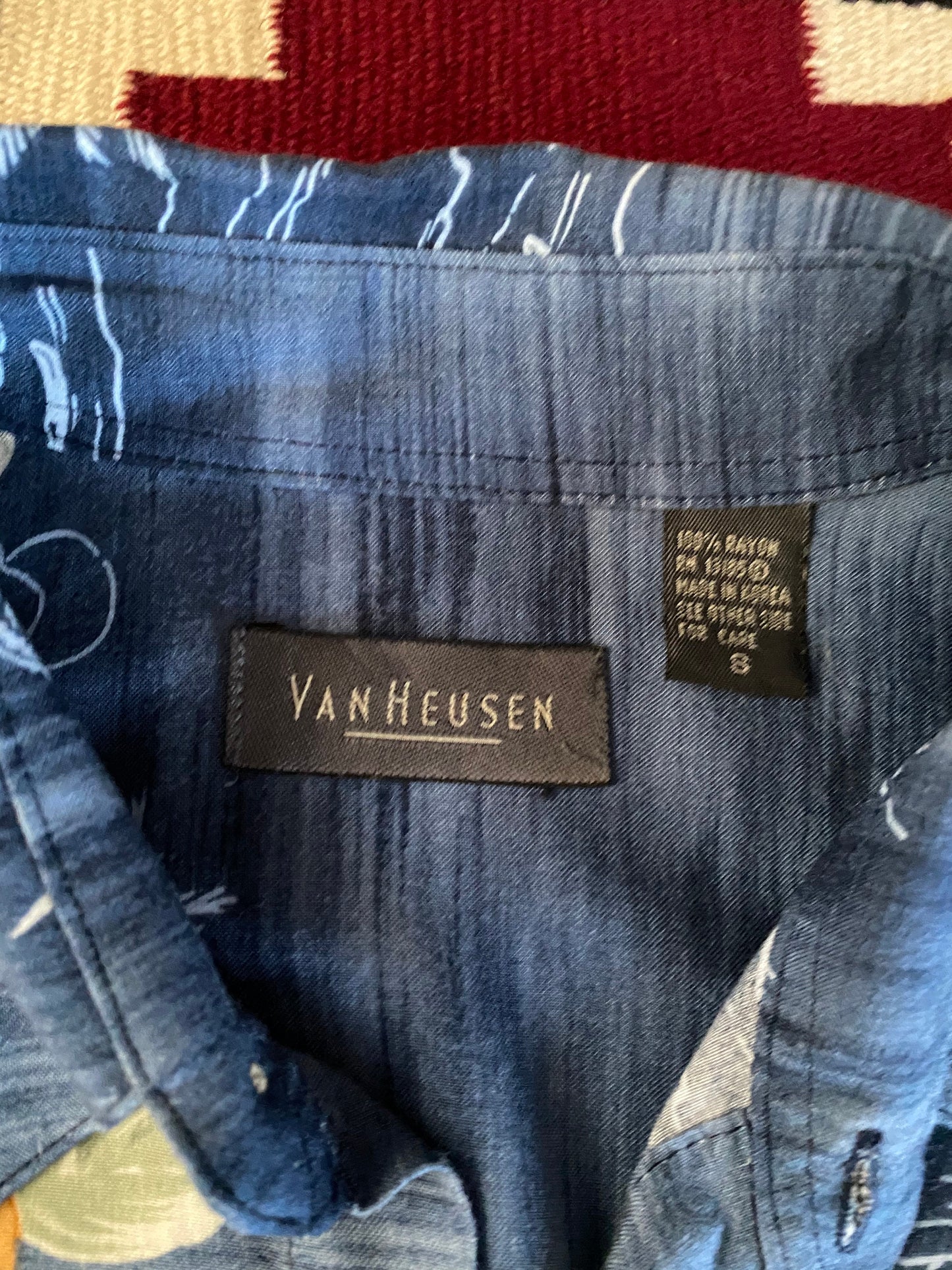 Size Small. Vintage 90s Hawaiian rayon shirt made by Van Heusen