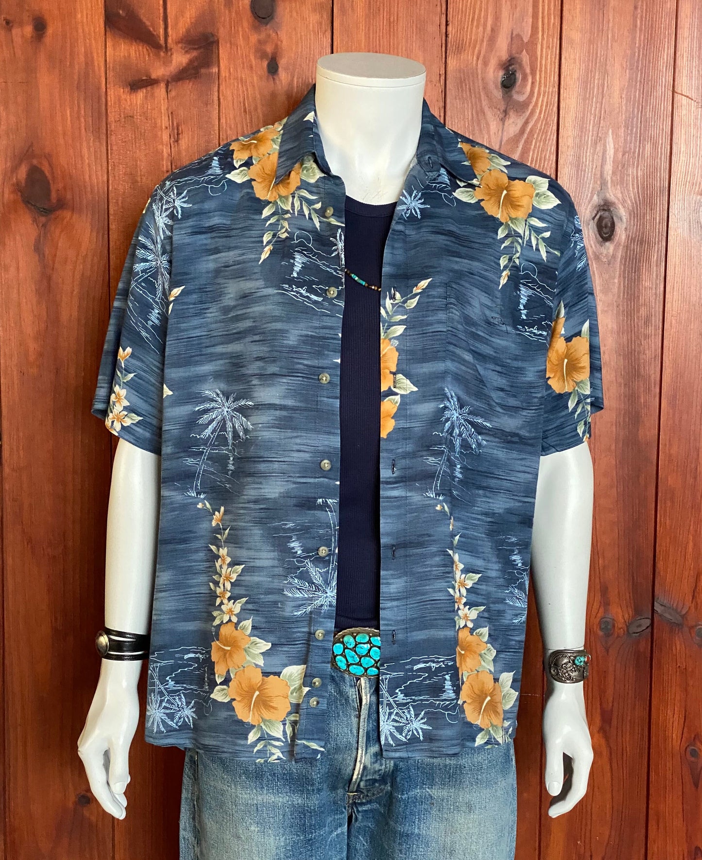 Size Small. Vintage 90s Hawaiian rayon shirt made by Van Heusen