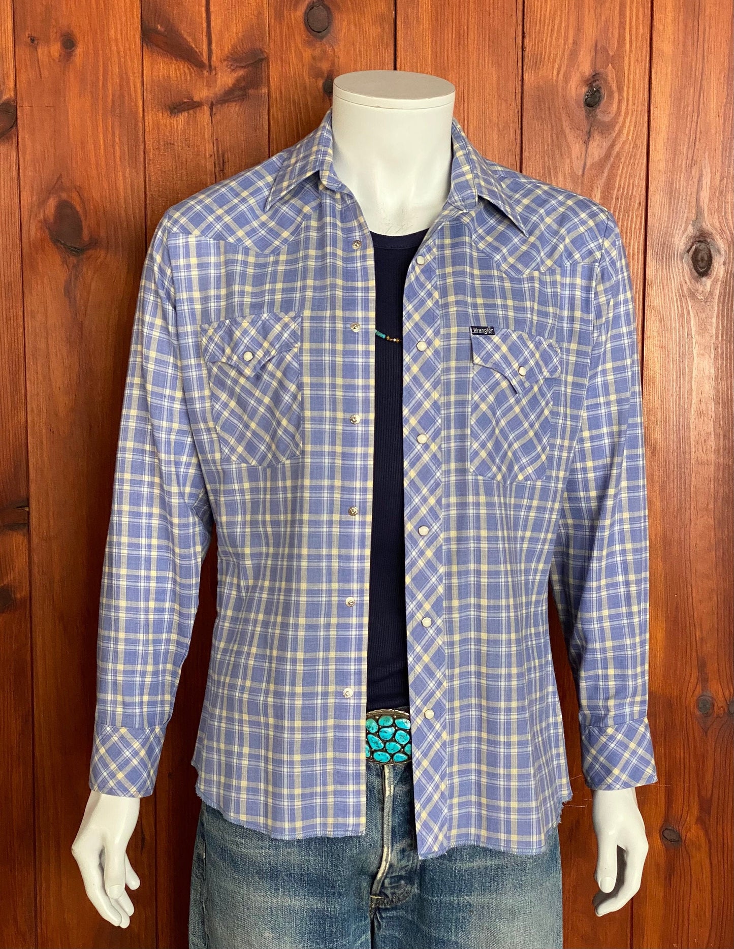 Size Medium. Vintage Wrangler 80s plaid western shirt.