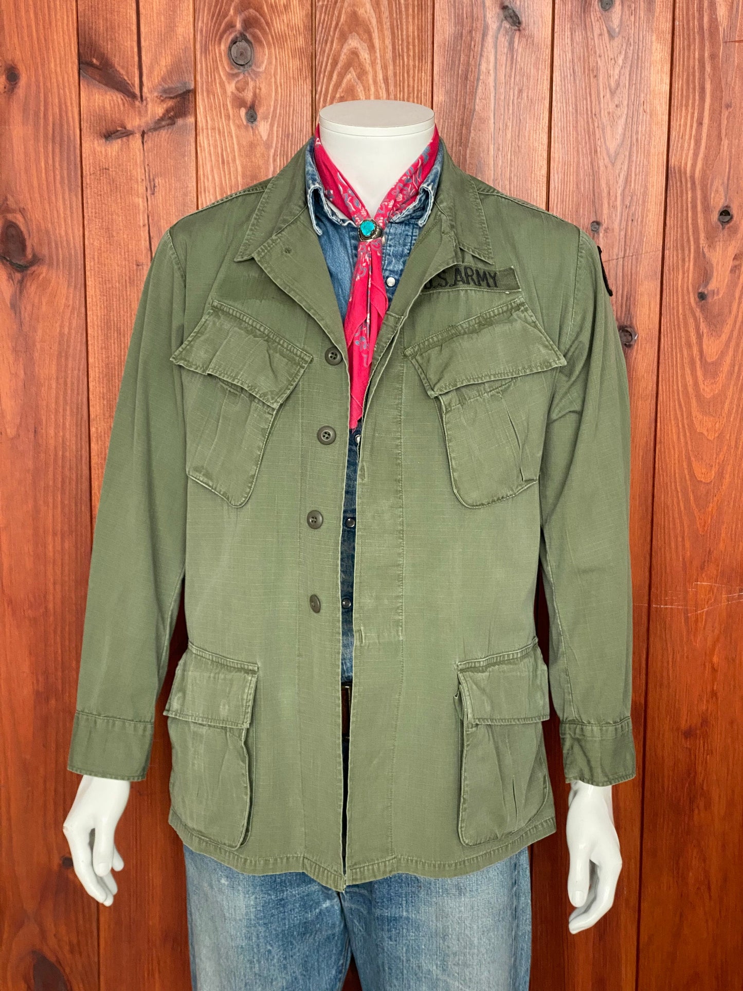 Med Reg. Authentic 1969 US Army Vintage tropical Vietnam  jungle jacket.