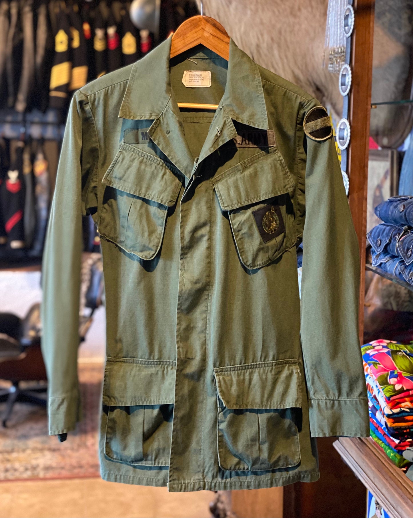 X Small. Authentic 1970 US Army Vintage tropical Vietnam jungle jacket.