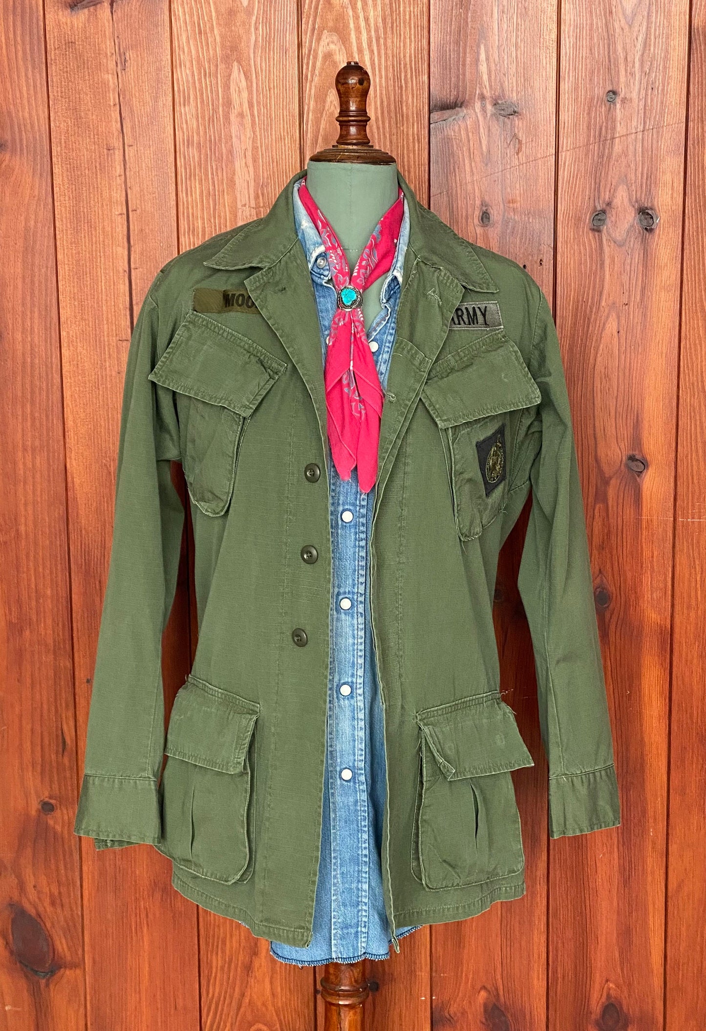 X Small. Authentic 1970 US Army Vintage tropical Vietnam jungle jacket.
