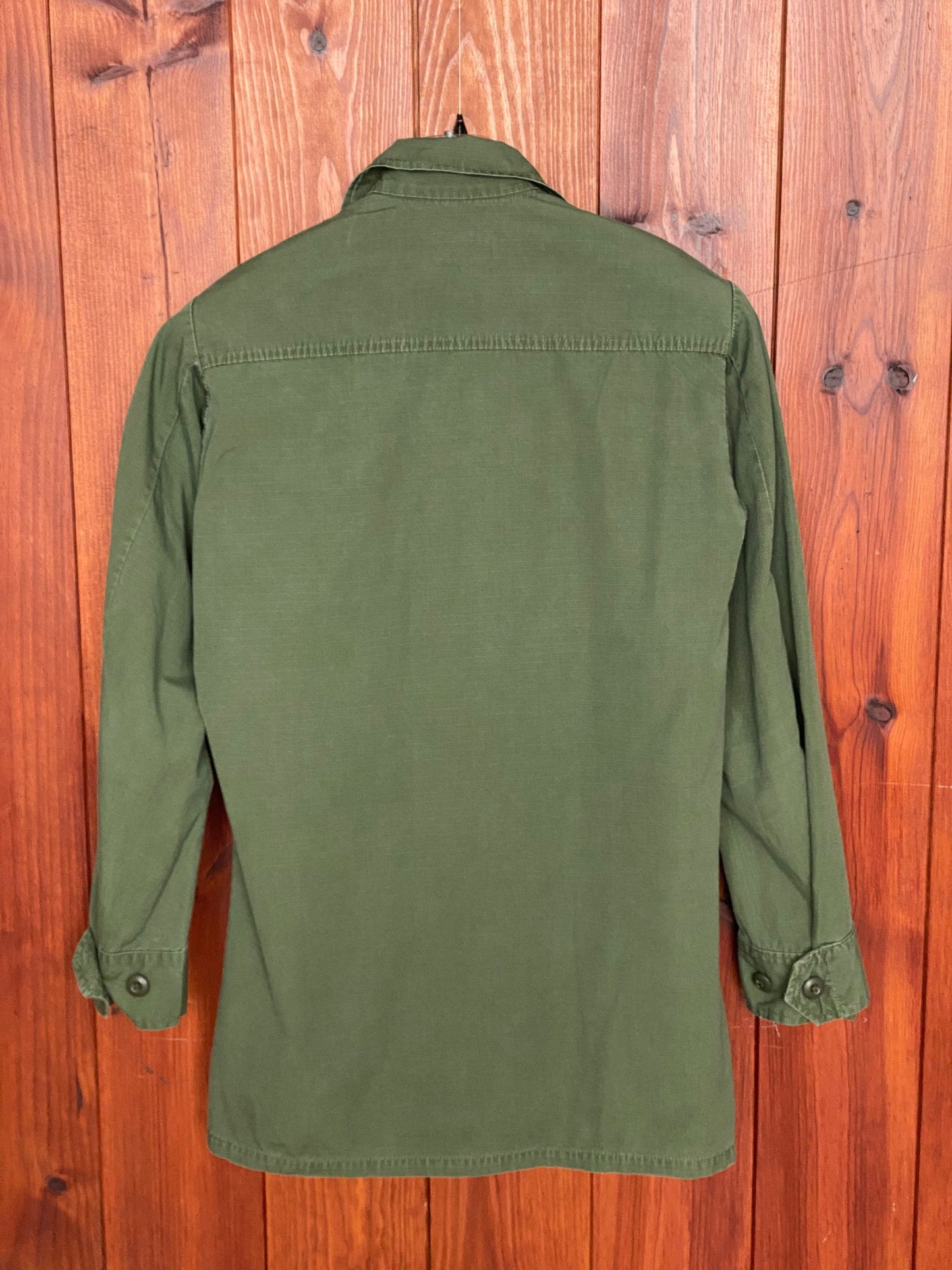 X Small. Authentic 1970 US Army Vintage tropical Vietnam jungle jacket.