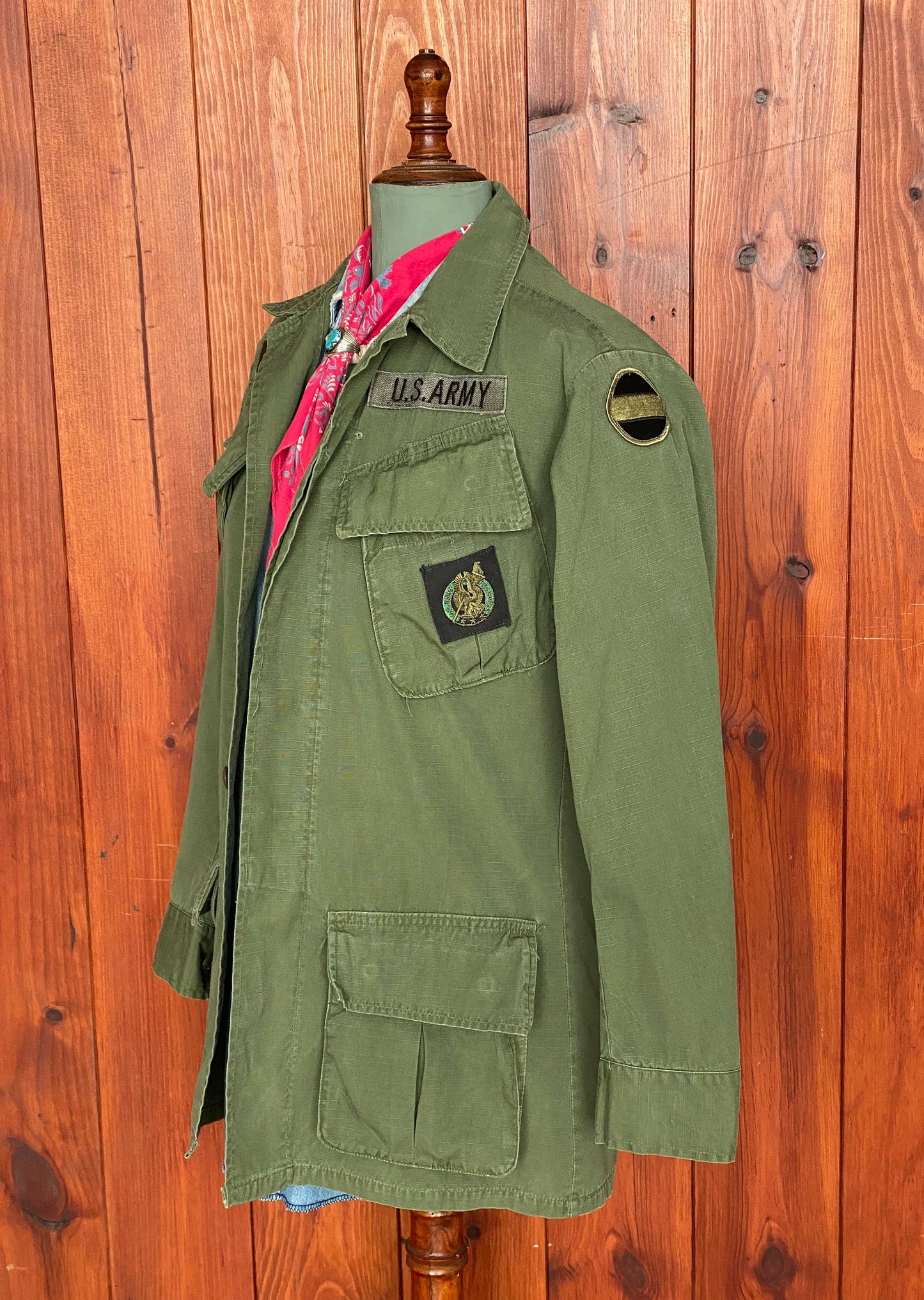 X Small. Authentic 1970 US Army Vintage tropical Vietnam jungle jacket.