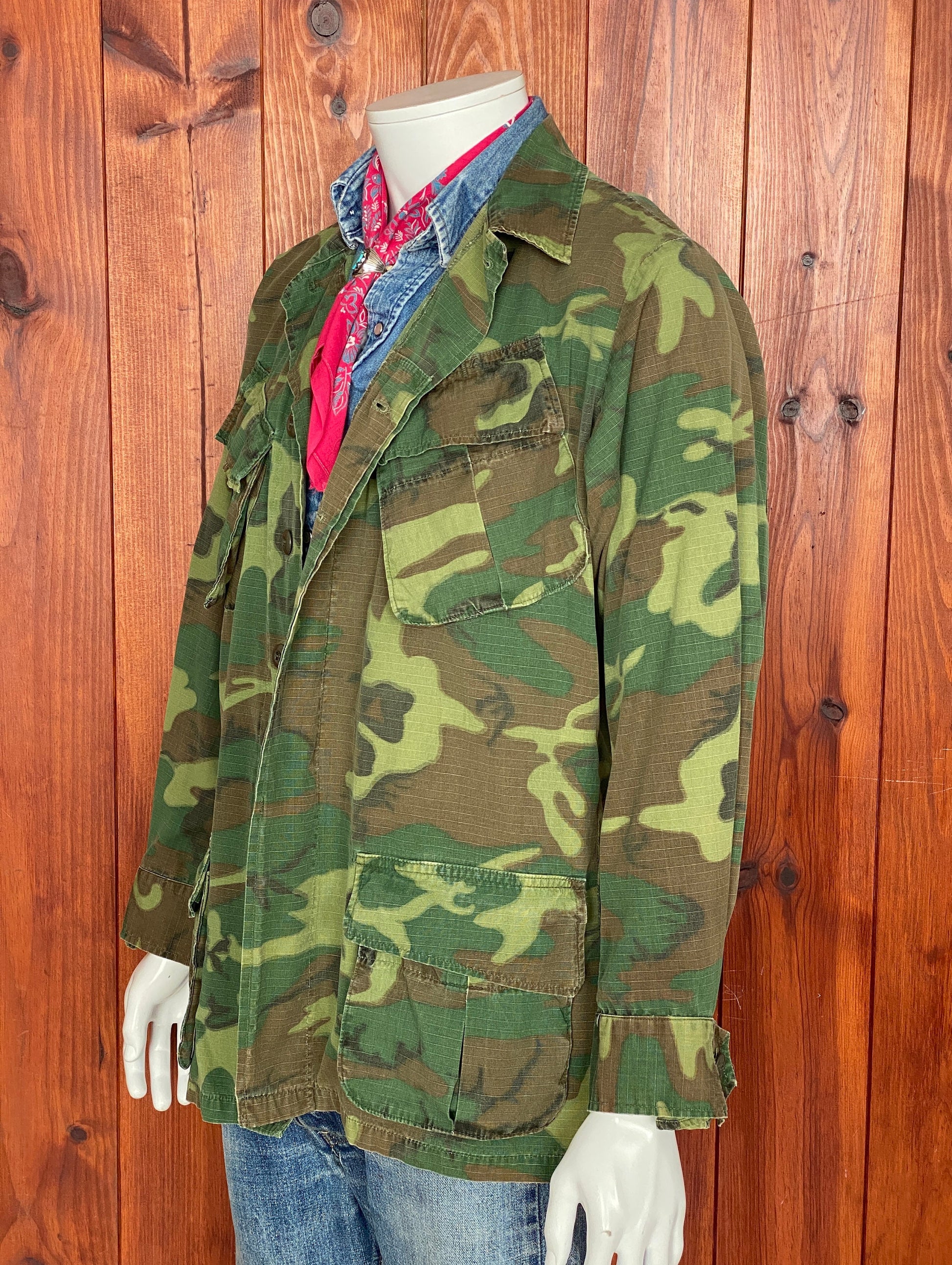 Medium Regular Authentic 1969 US Army Vietnam Era ERDL Camouflage Jungle Jacket | Vintage Military Apparel