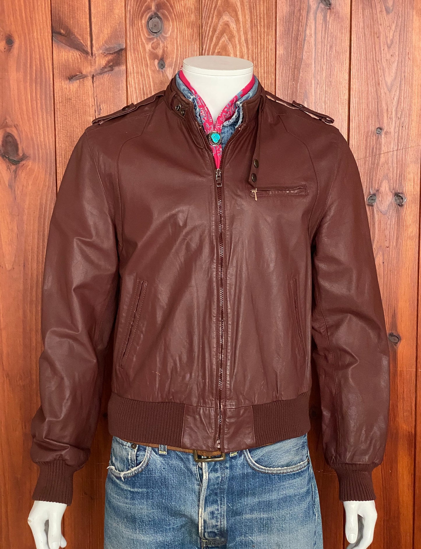 Size 42 Long (fit 50 euro ). 80s Vintage leather Jacket members only style