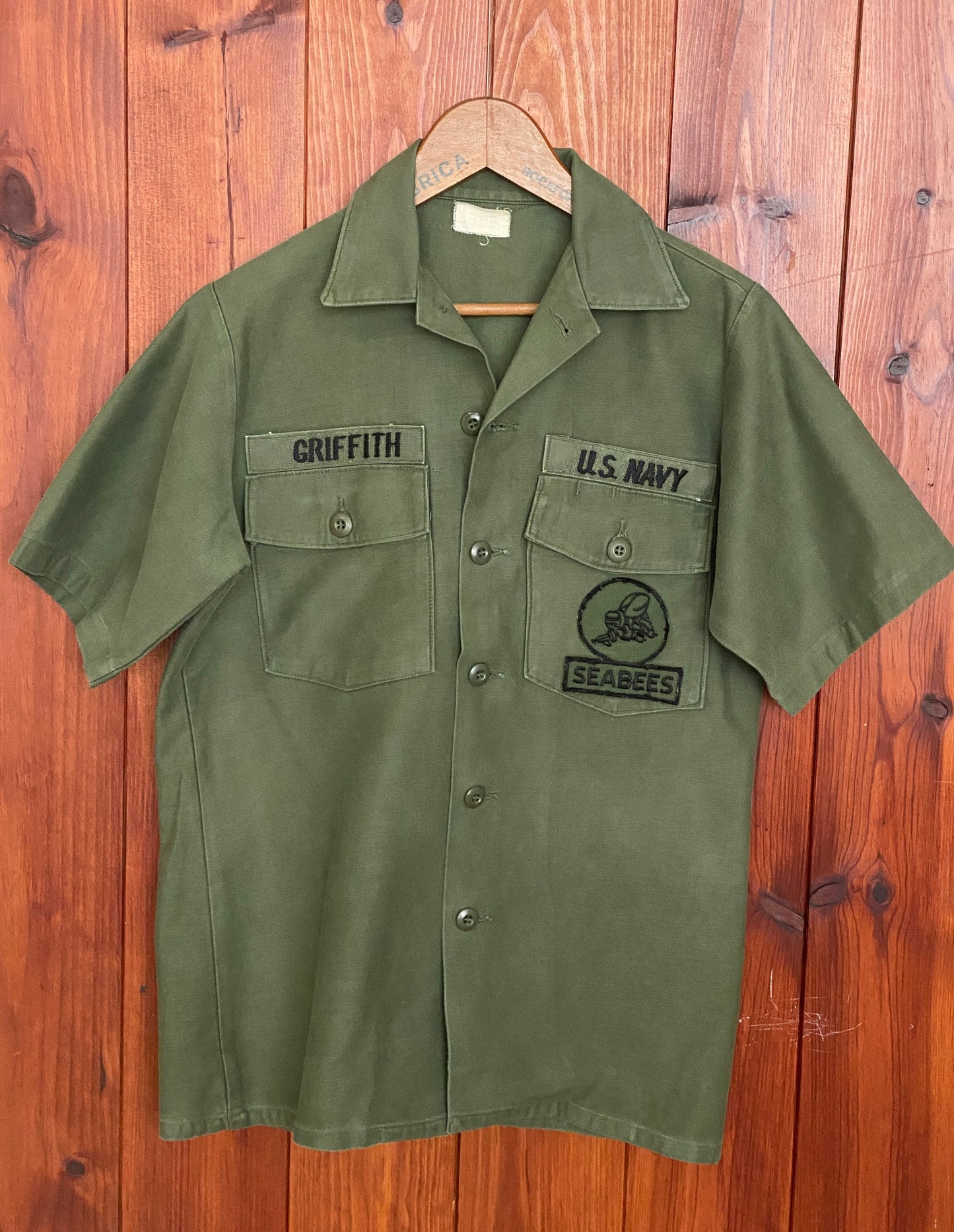 Size M. Authentic Seabees US Army 70s Vietnam era Vintage OG-107 fatigue Shirt.