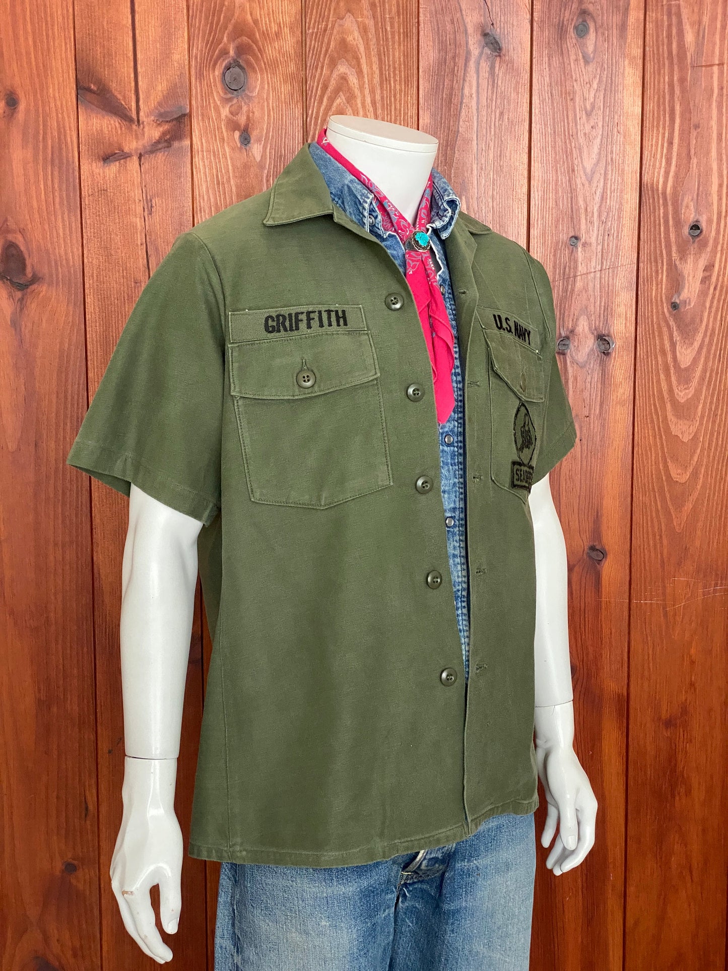 Size M. Authentic Seabees US Army 70s Vietnam era Vintage OG-107 fatigue Shirt.