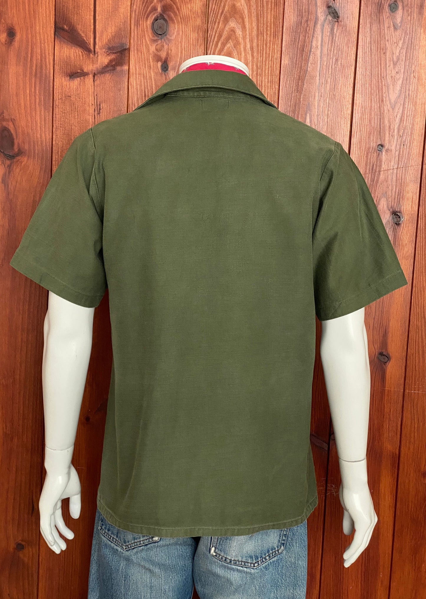 Size M. Authentic Seabees US Army 70s Vietnam era Vintage OG-107 fatigue Shirt.