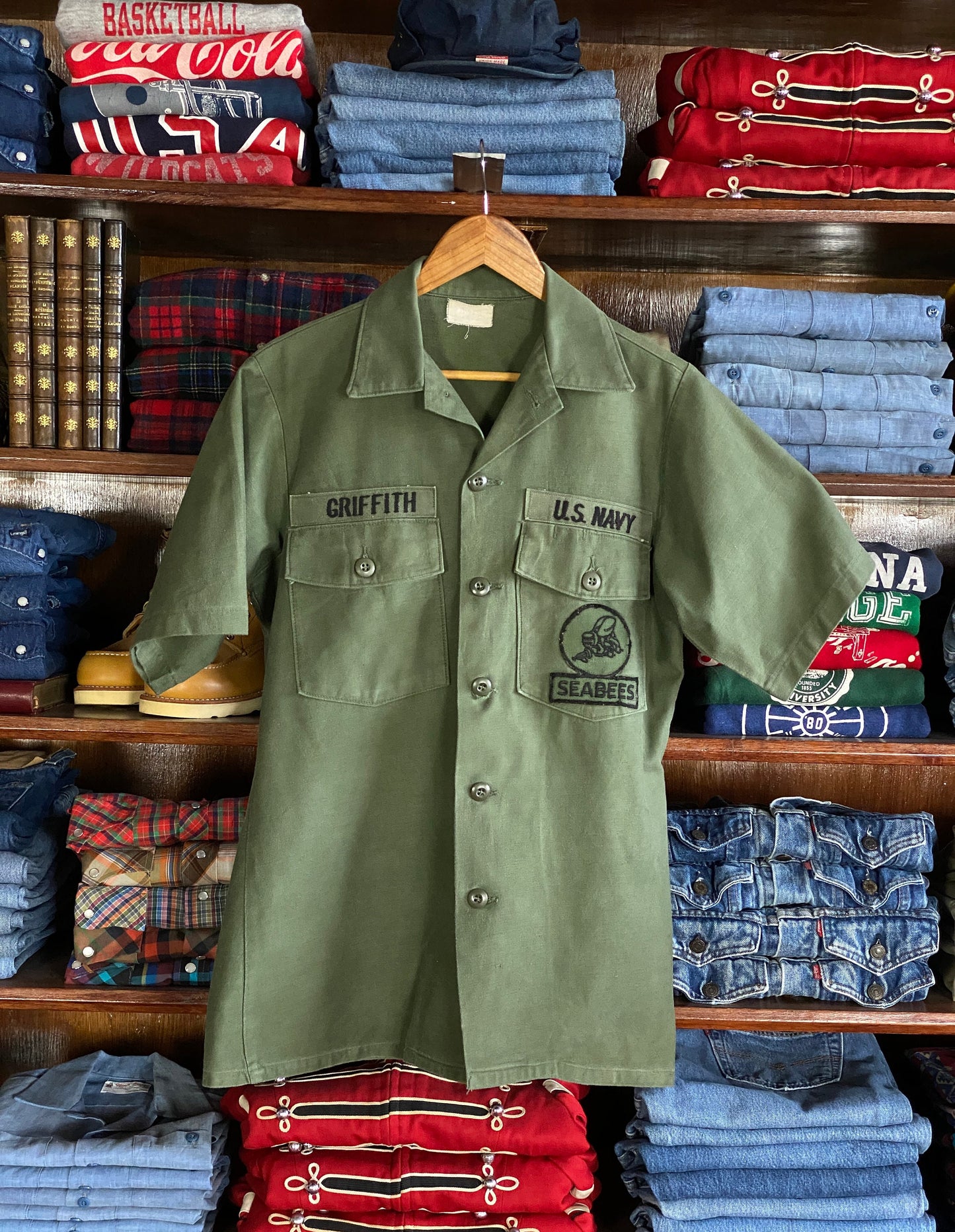 Size M. Authentic Seabees US Army 70s Vietnam era Vintage OG-107 fatigue Shirt.