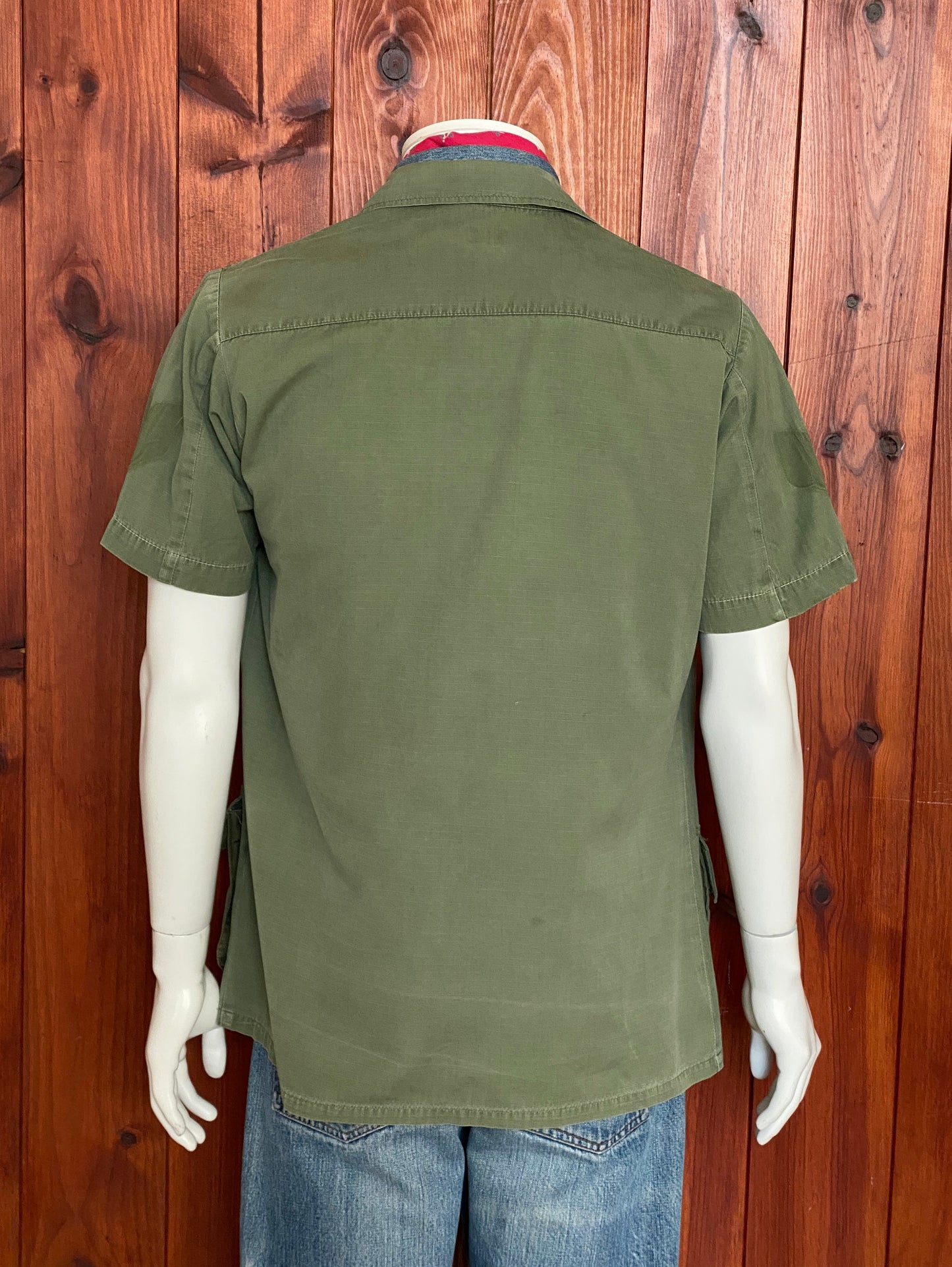 Small Reg. Authentic 1969 US Army Vintage Vietnam jungle jacket.